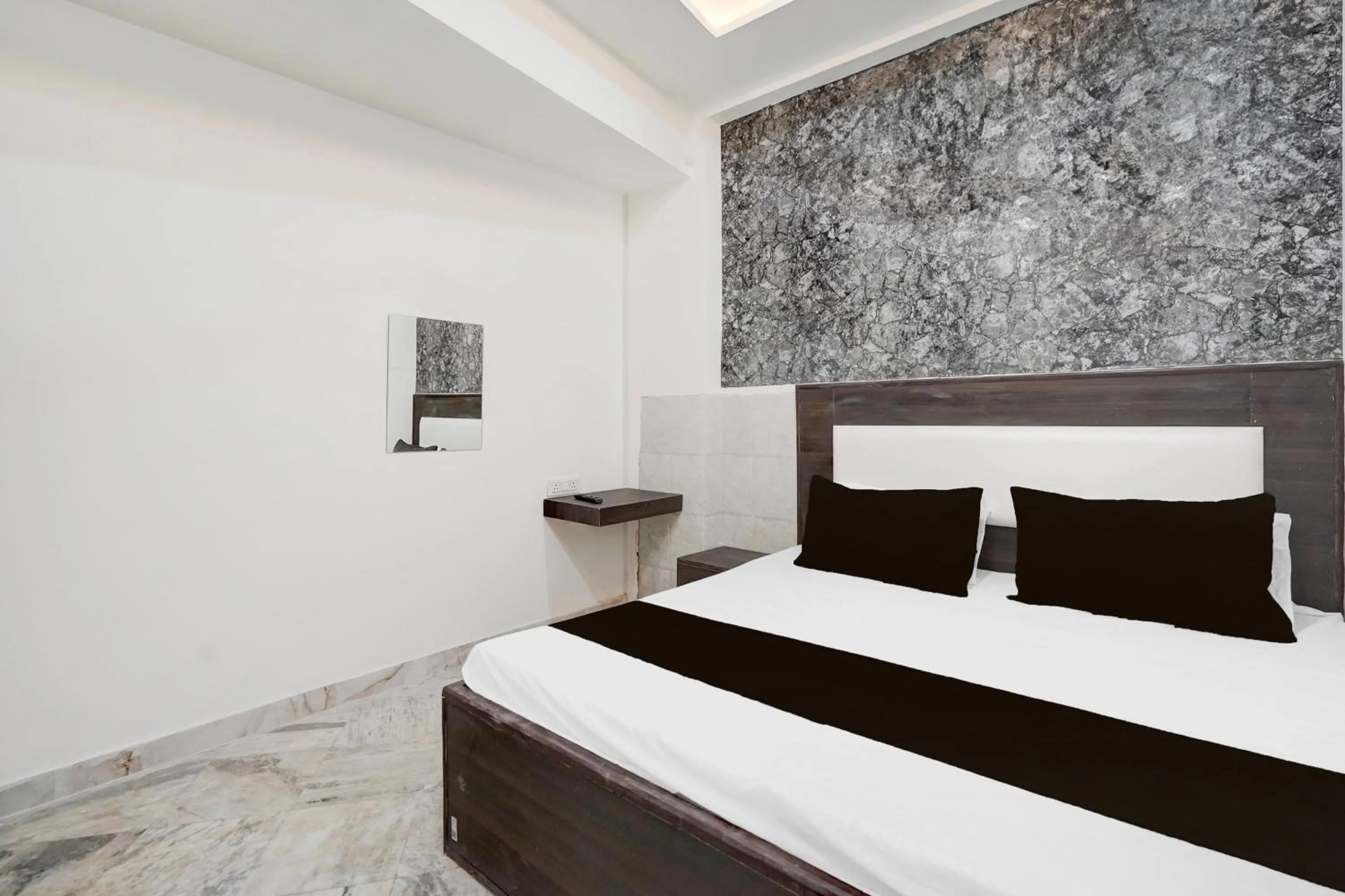 Bedroom, Bed in Hotel O AB Rooms