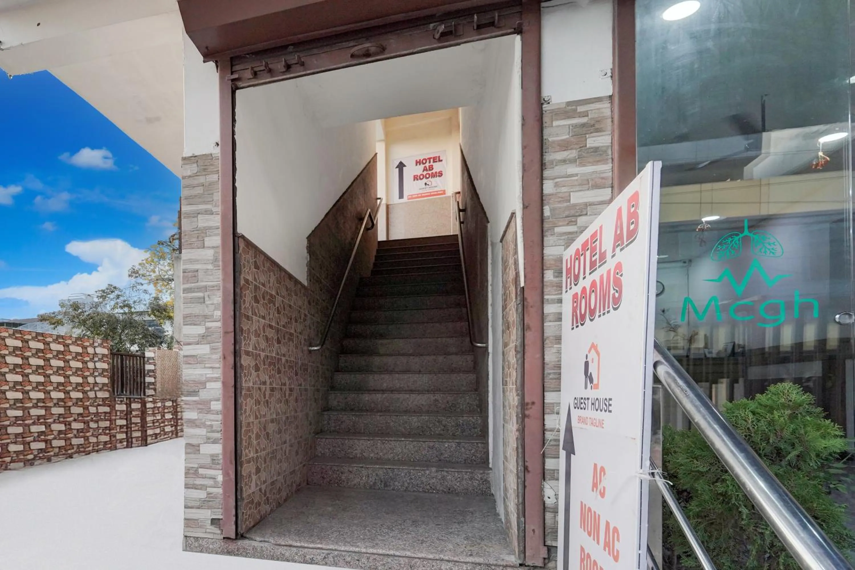 Facade/entrance in Hotel O AB Rooms