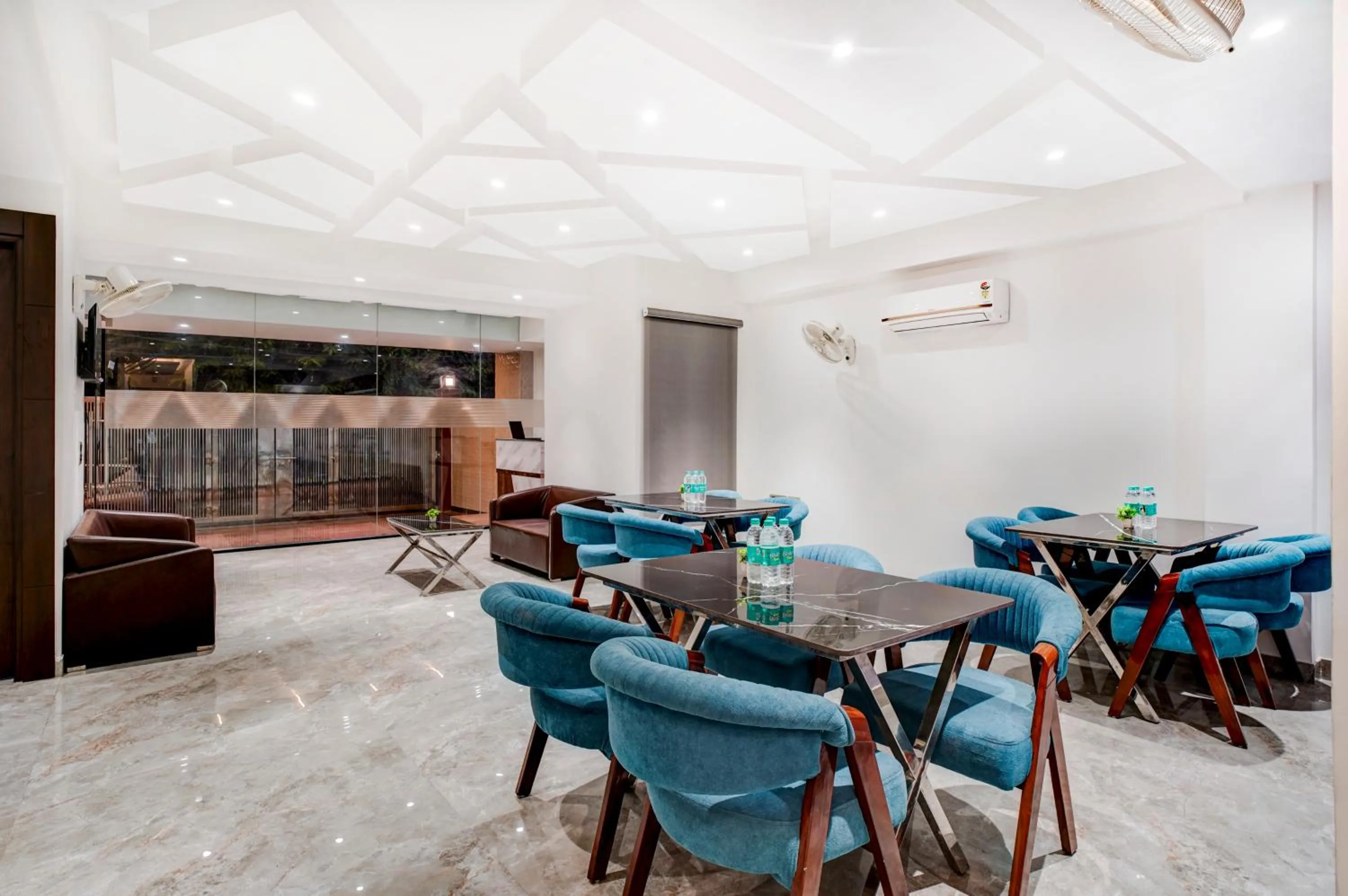 Living room in Treebo Corporate Inn