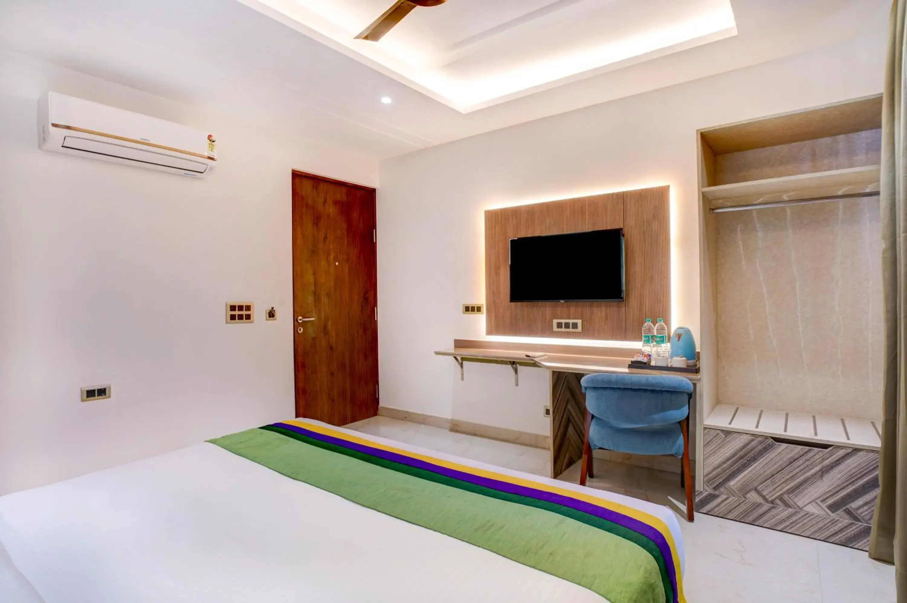 Bedroom, Bed in Treebo Corporate Inn Bedroom, Bed in Treebo Corporate Inn