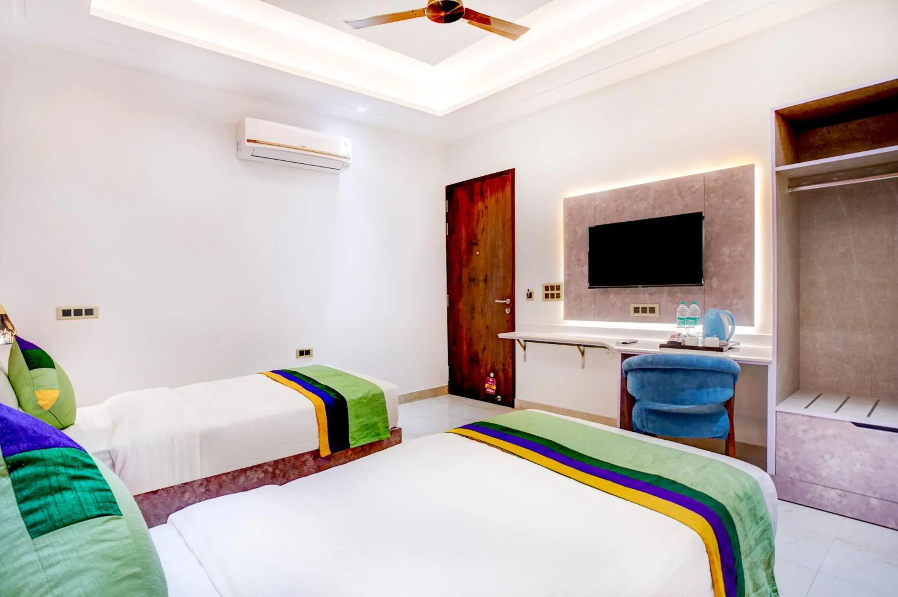 Bedroom, Bed in Treebo Corporate Inn Bedroom, Bed in Treebo Corporate Inn