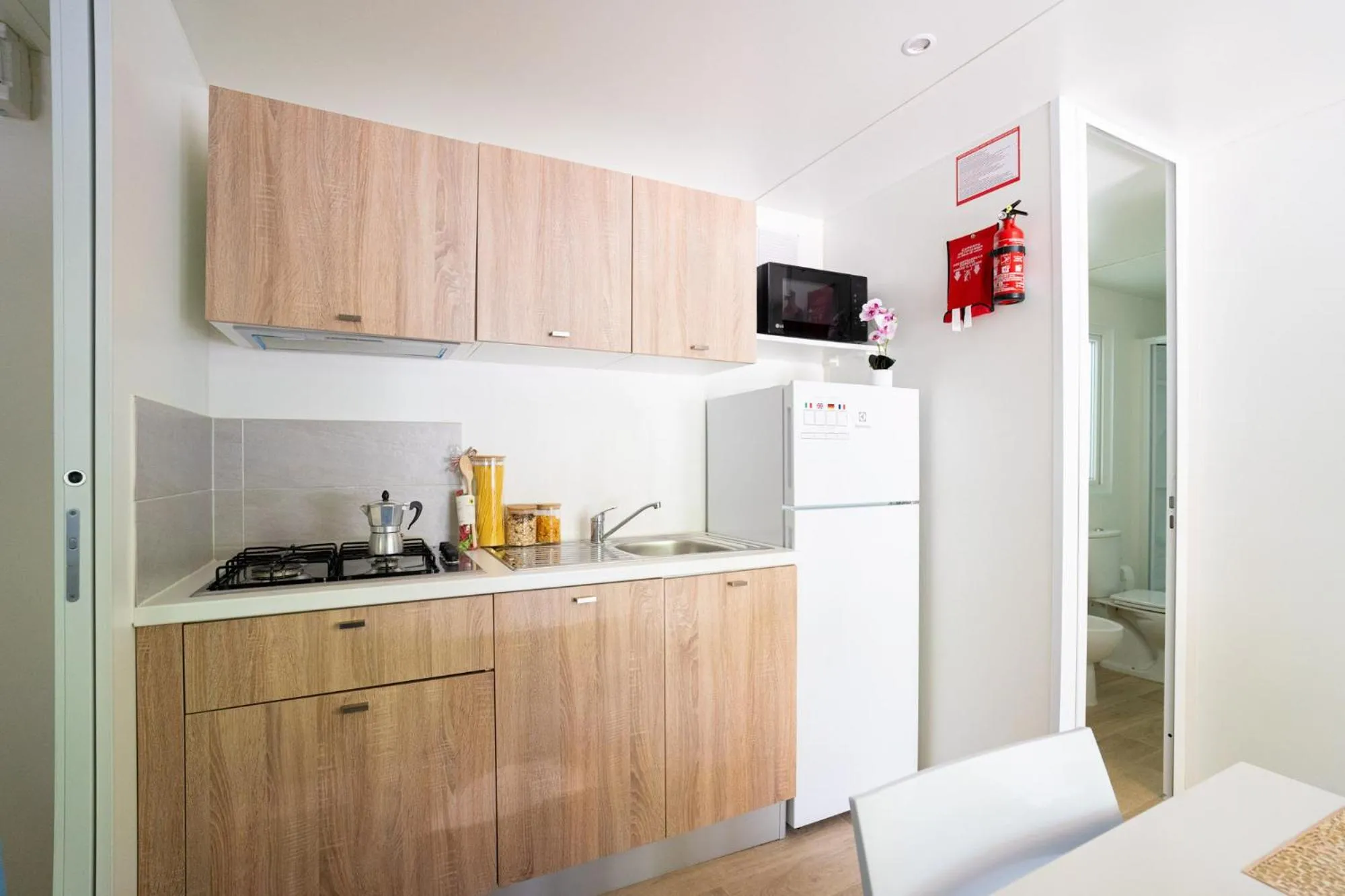 Kitchen or kitchenette in Club del Sole Adriatico Cervia Easy Camping Village