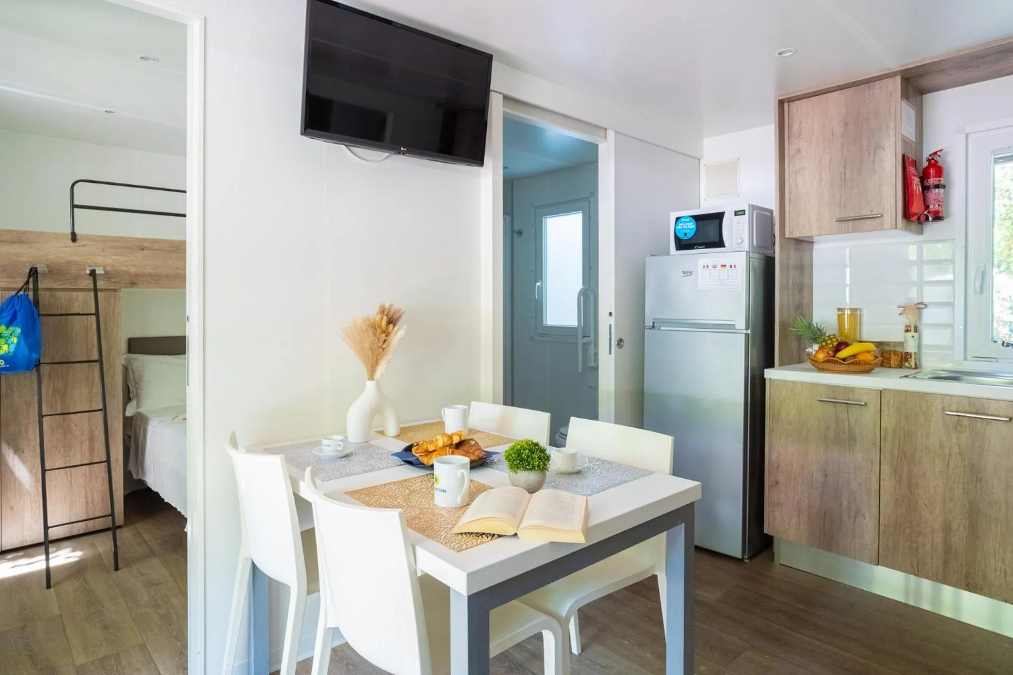 Kitchen or kitchenette in Club del Sole Adriatico Cervia Easy Camping Village