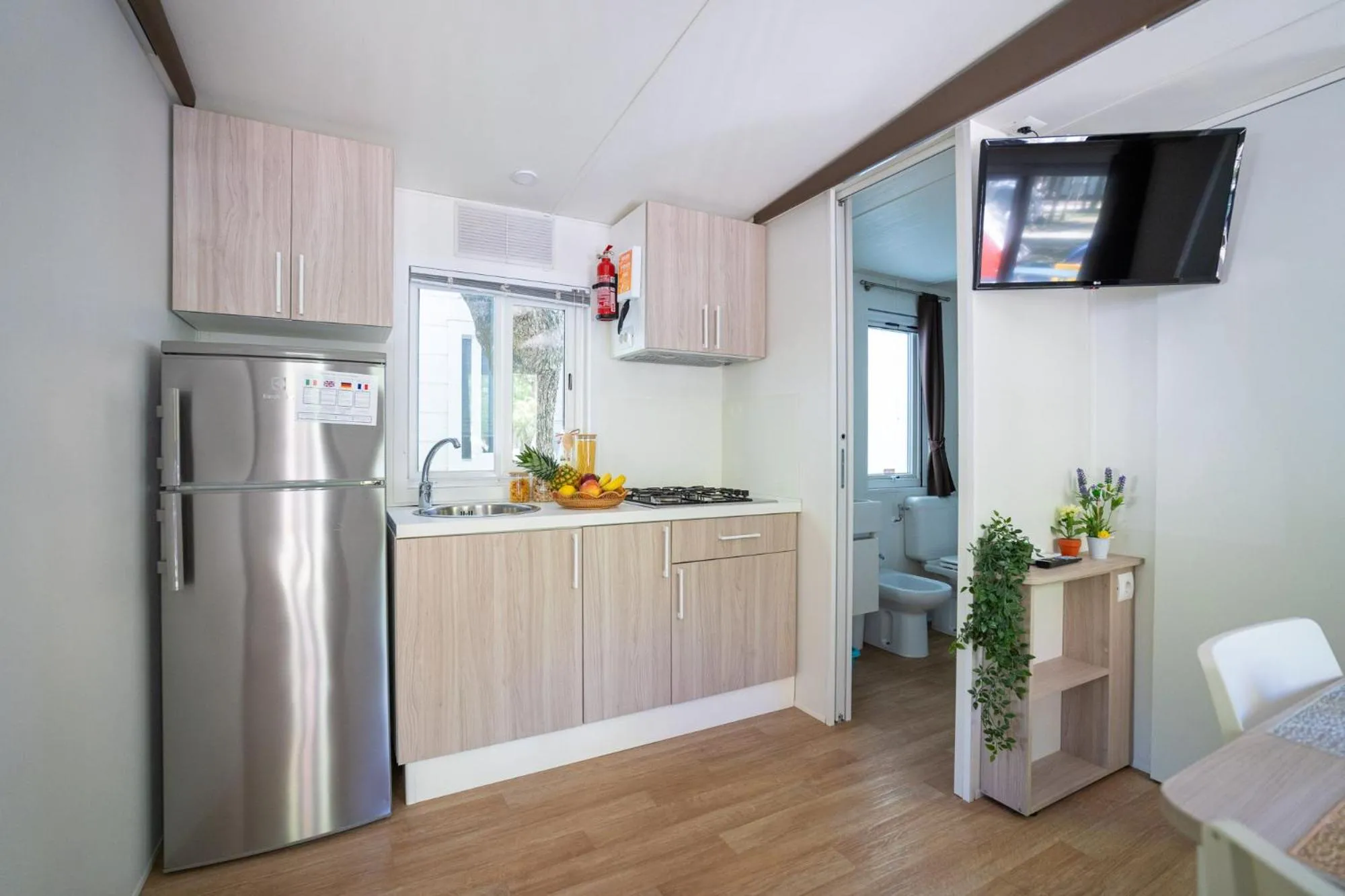 Kitchen or kitchenette in Club del Sole Adriatico Cervia Easy Camping Village