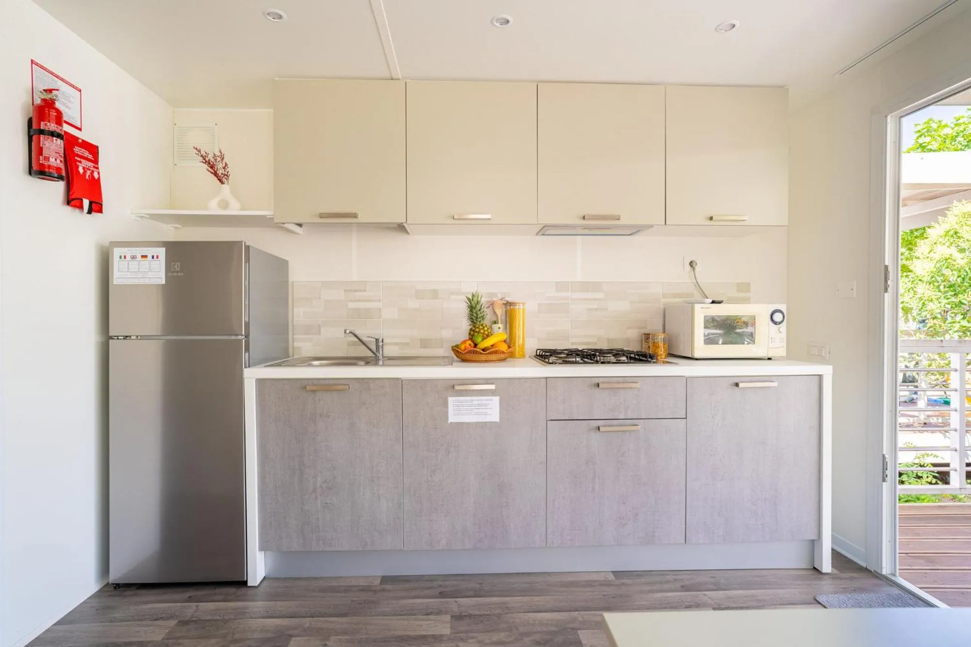 Kitchen or kitchenette in Club del Sole Adriatico Cervia Easy Camping Village