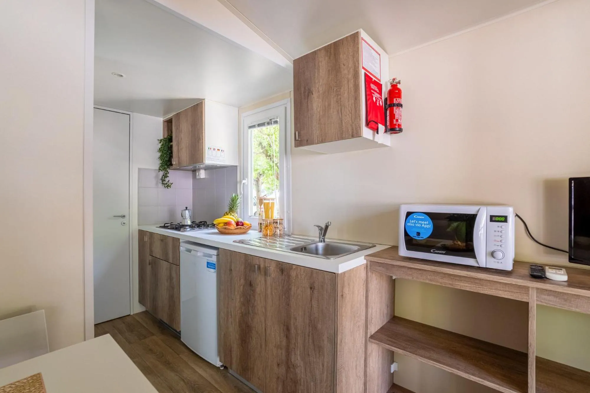 Kitchen or kitchenette in Club del Sole Adriatico Cervia Easy Camping Village