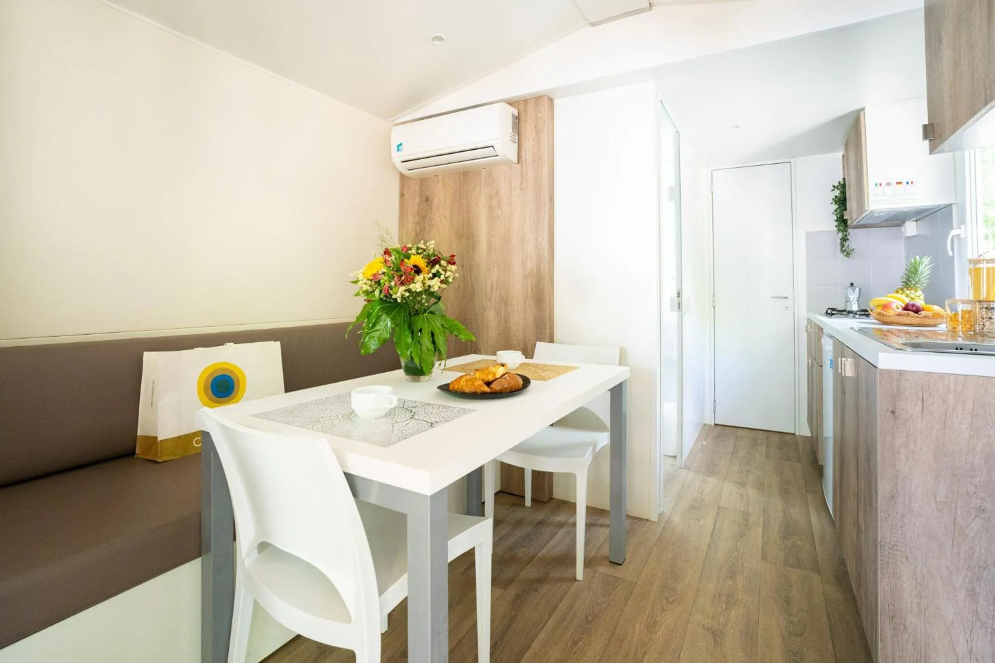 Kitchen or kitchenette in Club del Sole Adriatico Cervia Easy Camping Village