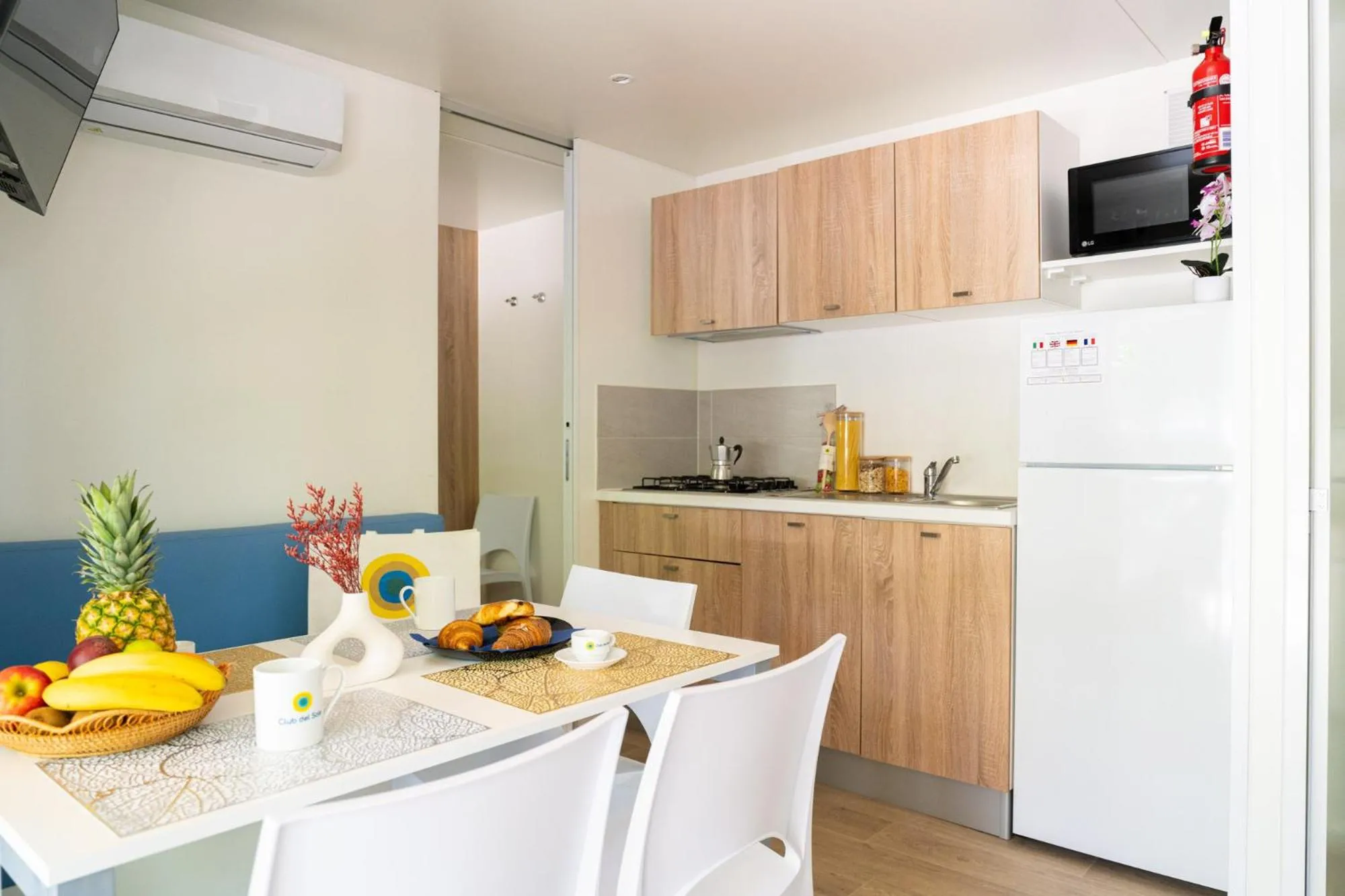 Kitchen or kitchenette in Club del Sole Adriatico Cervia Easy Camping Village