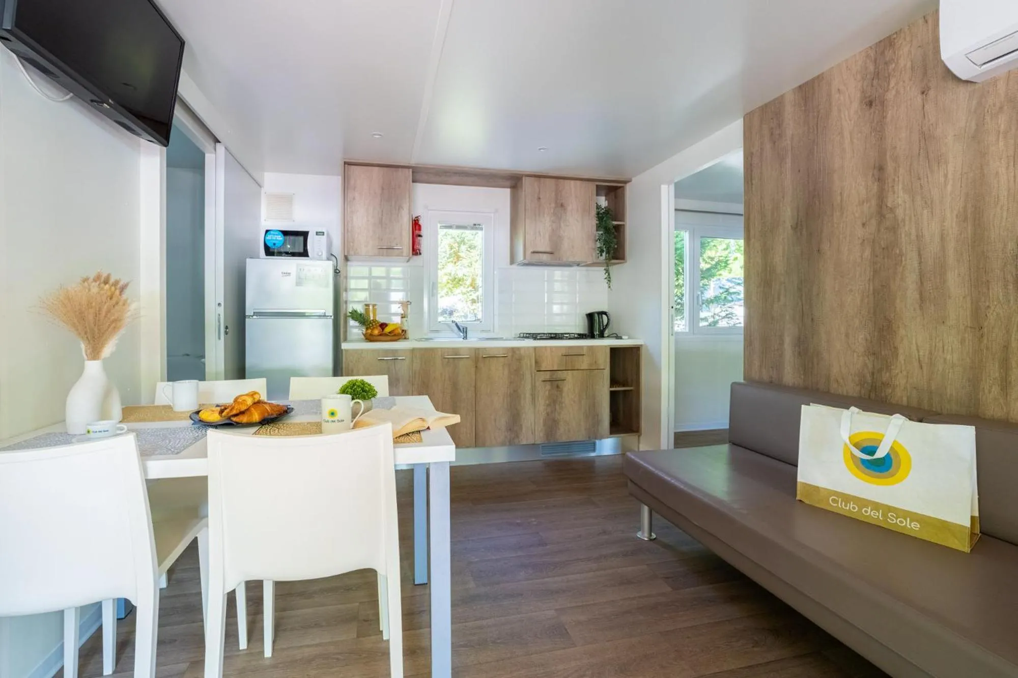 Kitchen or kitchenette in Club del Sole Adriatico Cervia Easy Camping Village