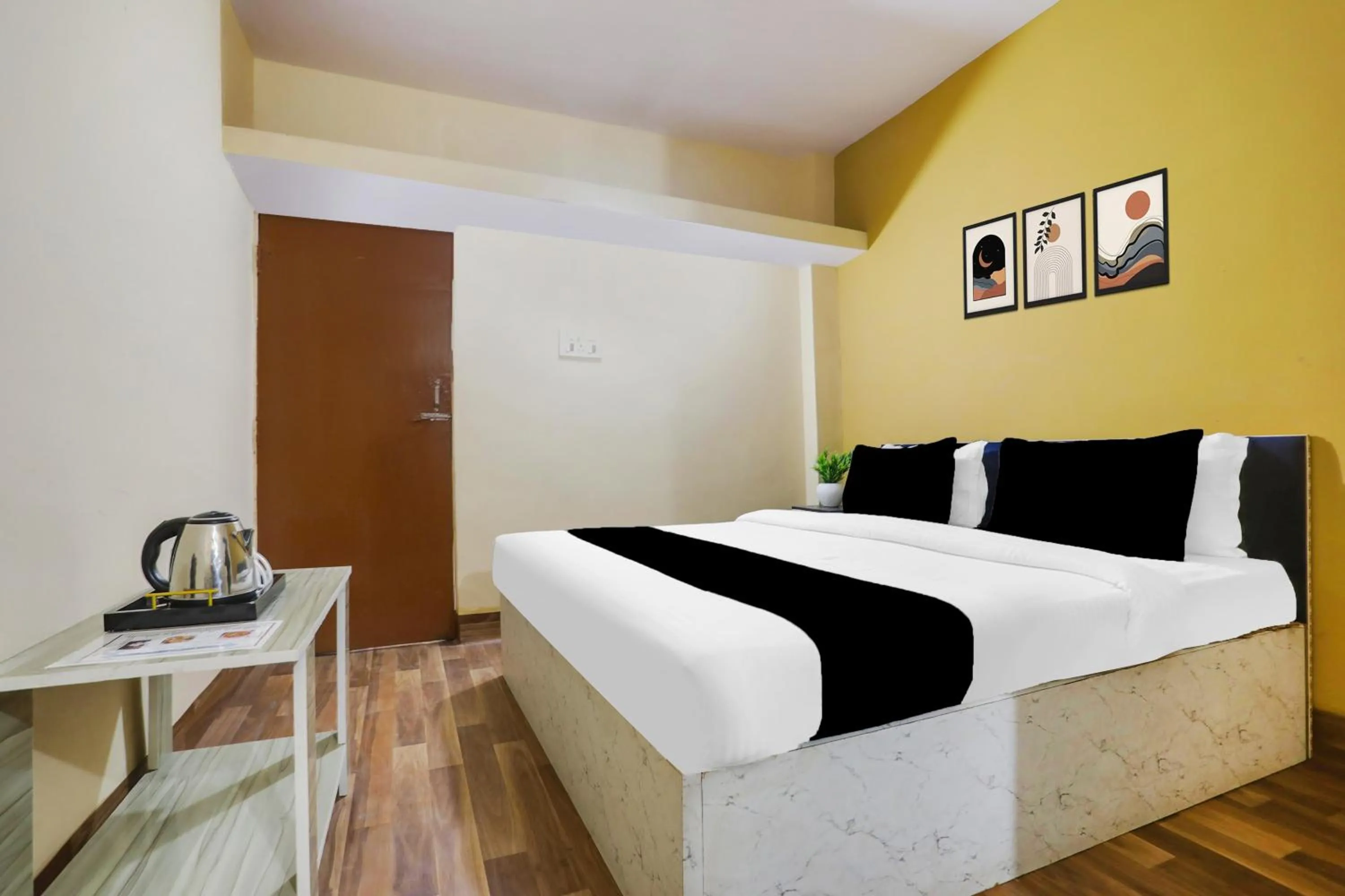 Bedroom, Bed in OYO Vinayaka Guest house