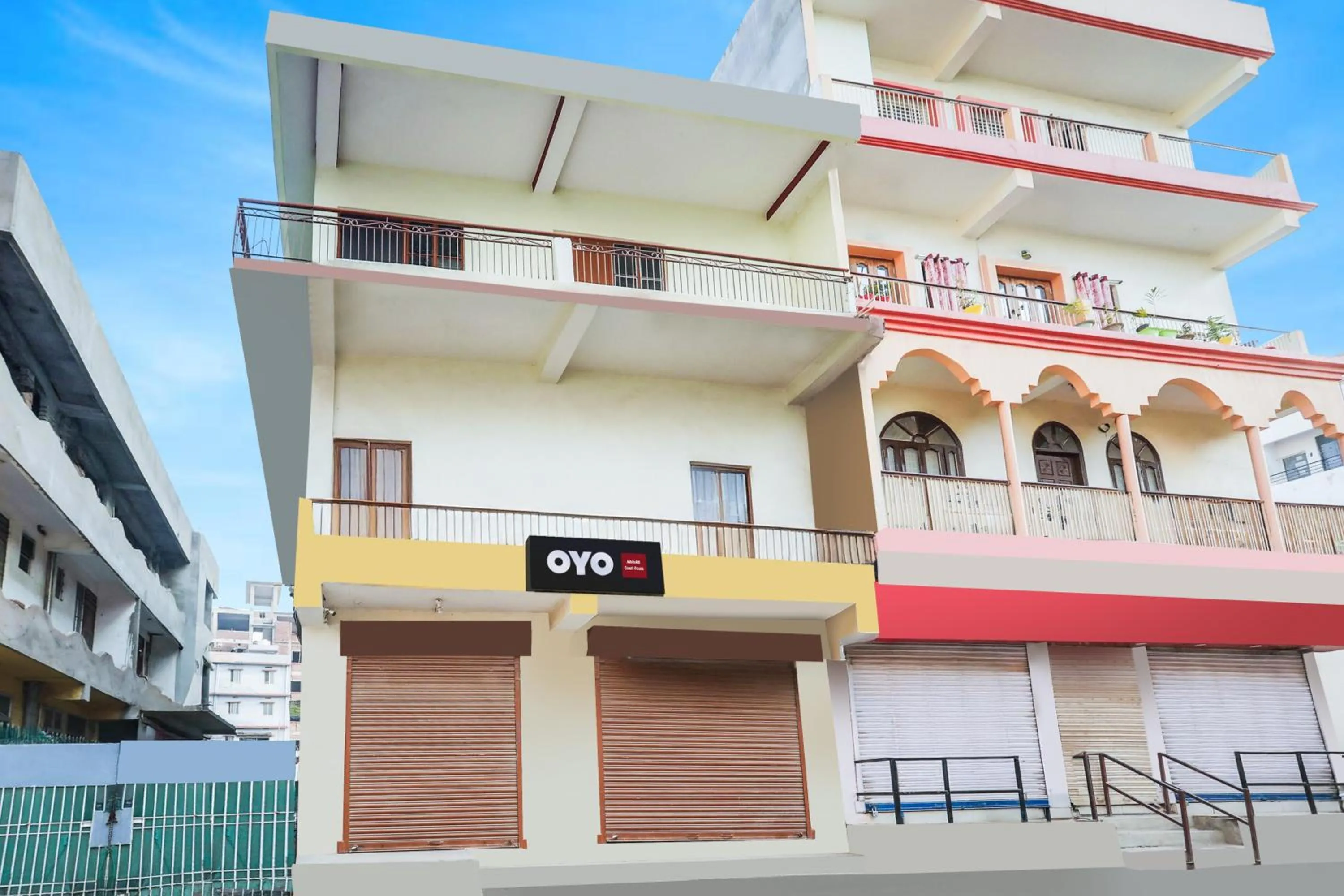 Facade/entrance in OYO Vinayaka Guest house