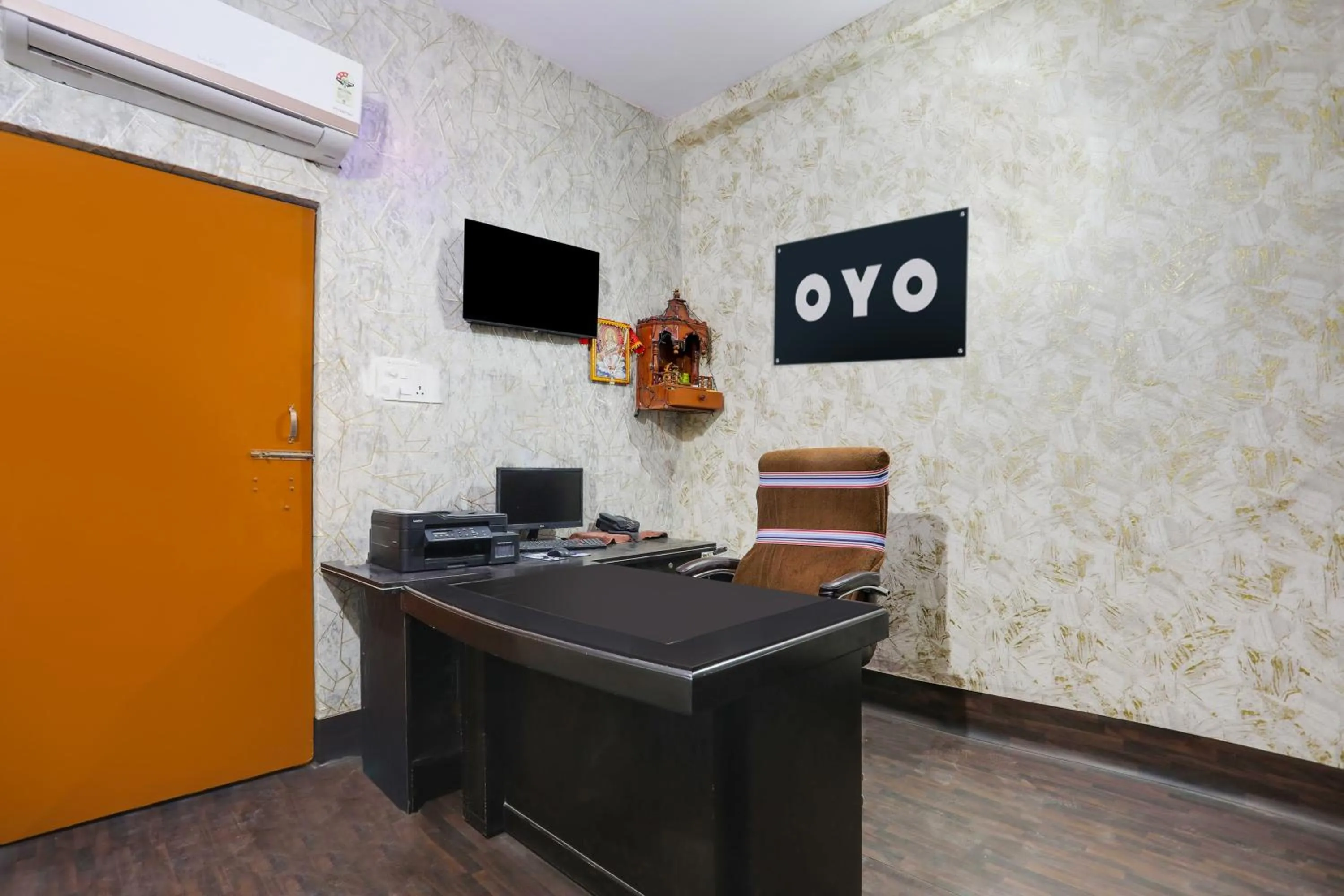 Lobby or reception in OYO Vinayaka Guest house