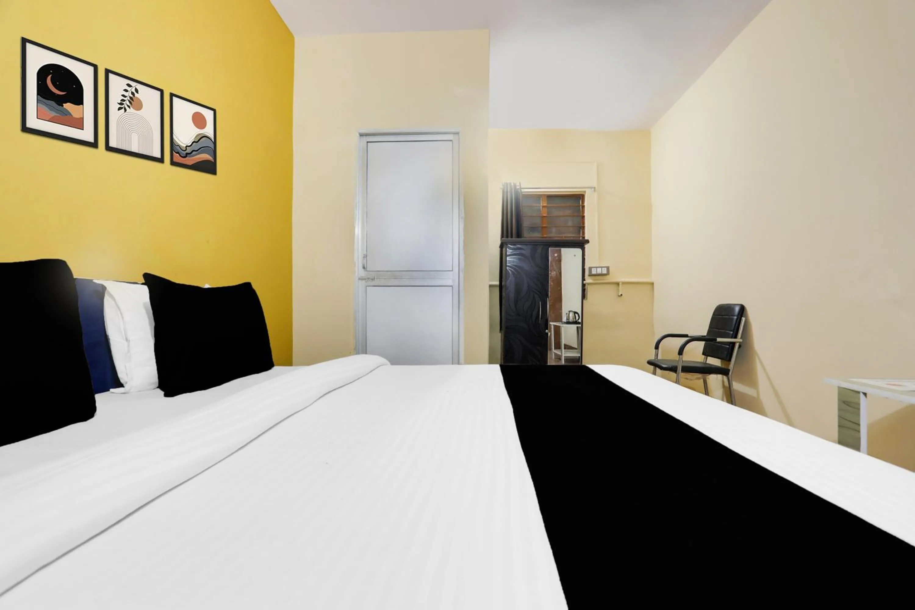 Bedroom, Bed in OYO Vinayaka Guest house