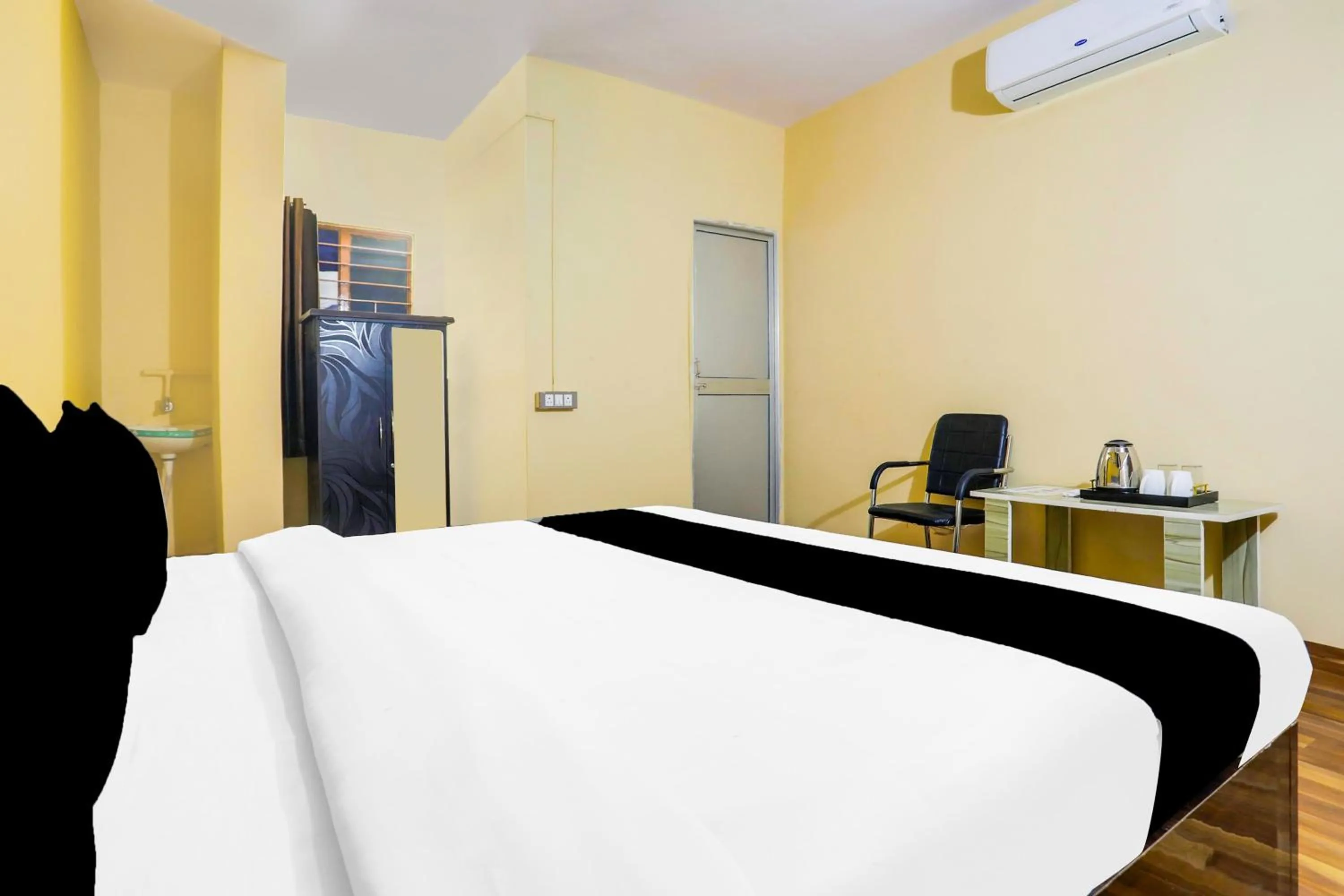 Bedroom, Bed in OYO Vinayaka Guest house