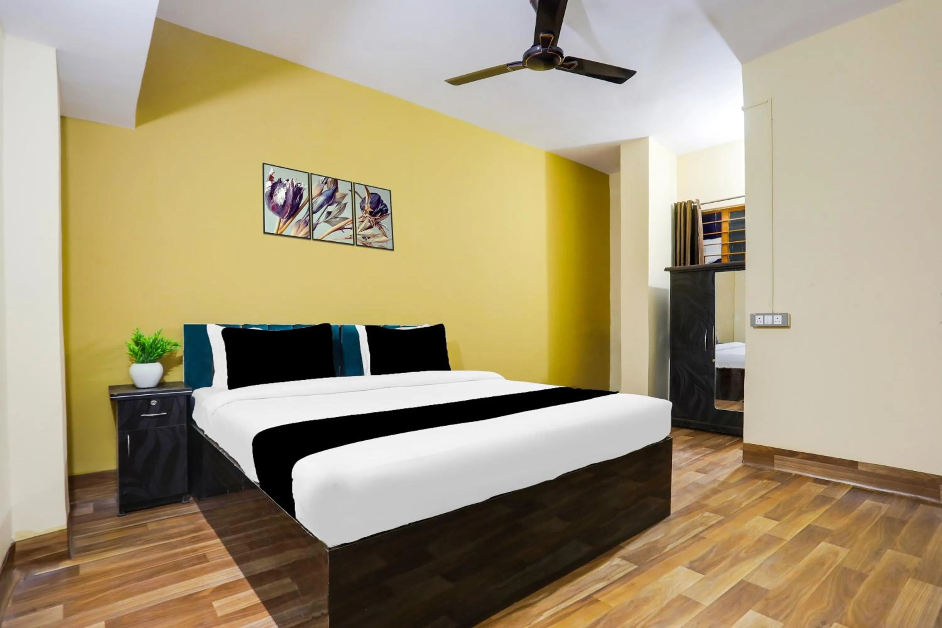 Bedroom, Bed in OYO Vinayaka Guest house