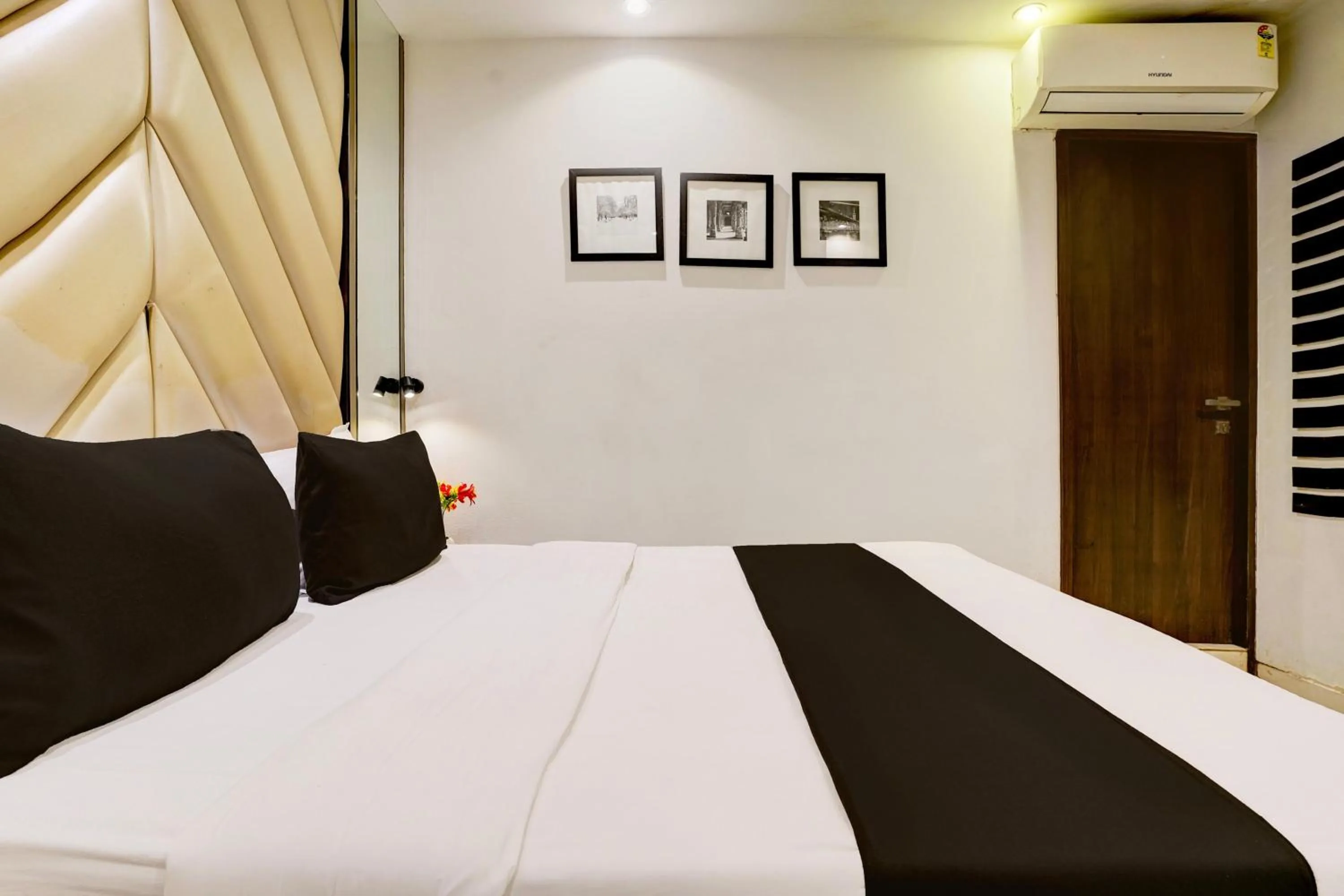 Bedroom, Bed in Super Hotel O Mumbai Central Formerly Park Palace