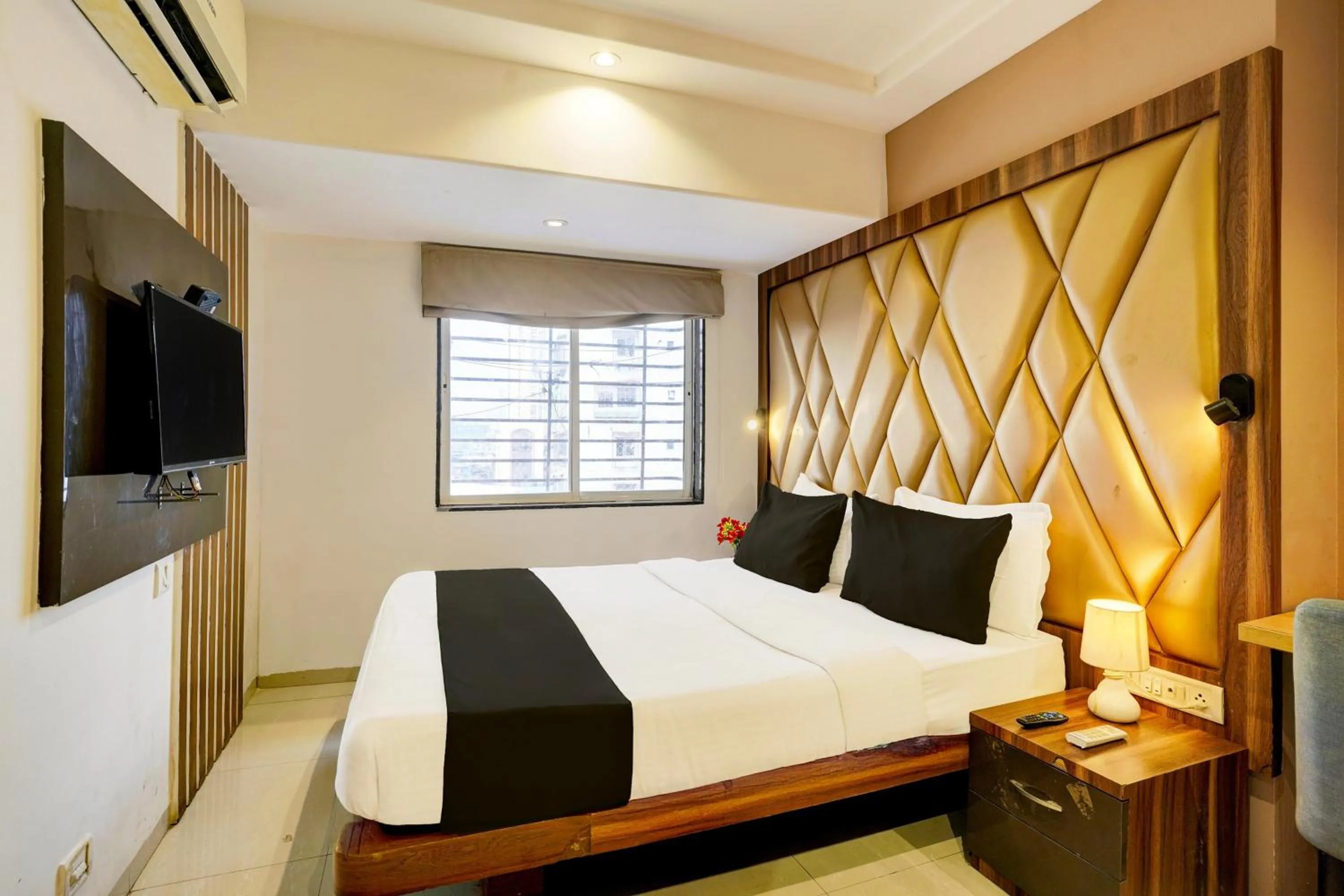 Bedroom, Bed in Super Hotel O Mumbai Central Formerly Park Palace