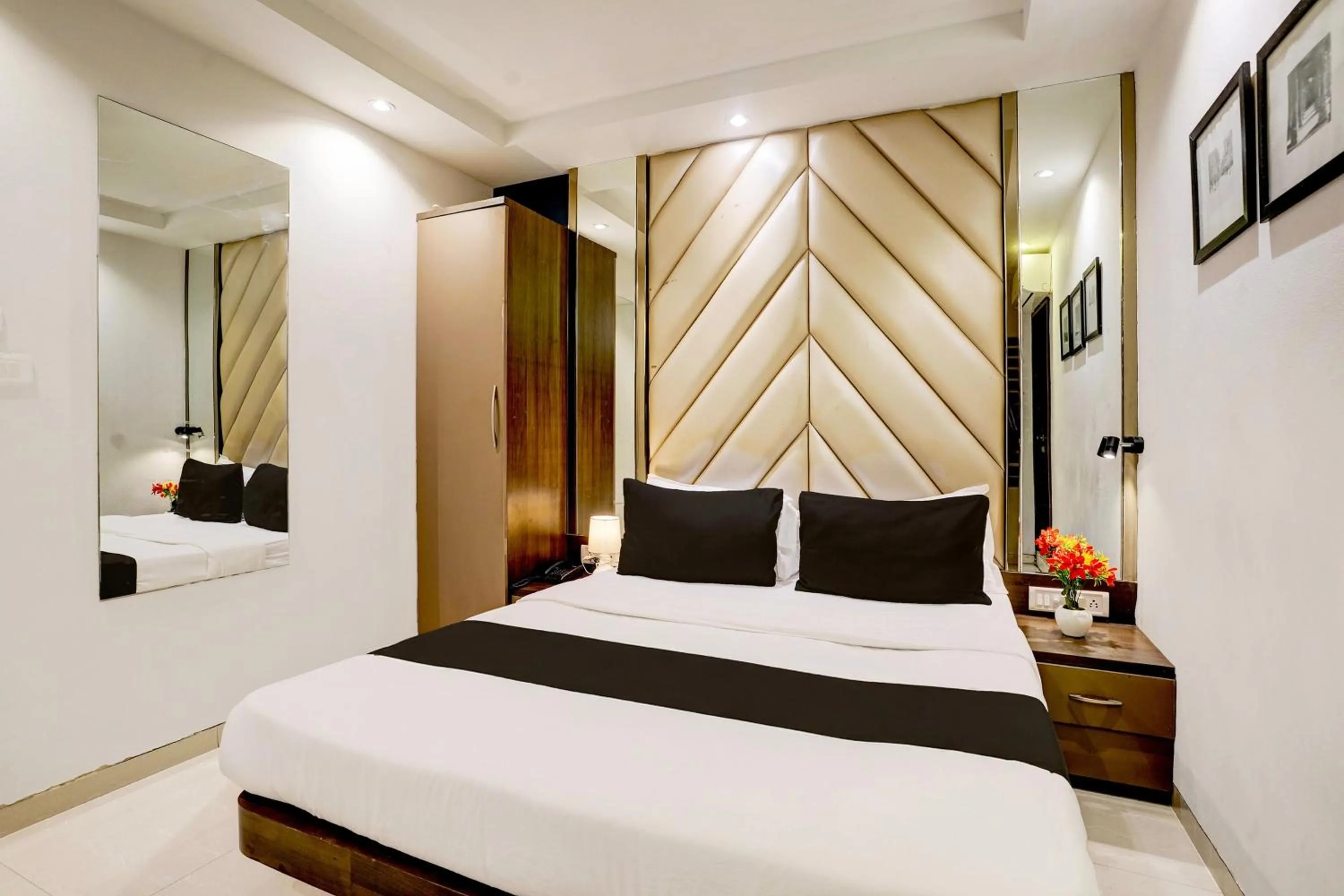 Bedroom, Bed in Super Hotel O Mumbai Central Formerly Park Palace