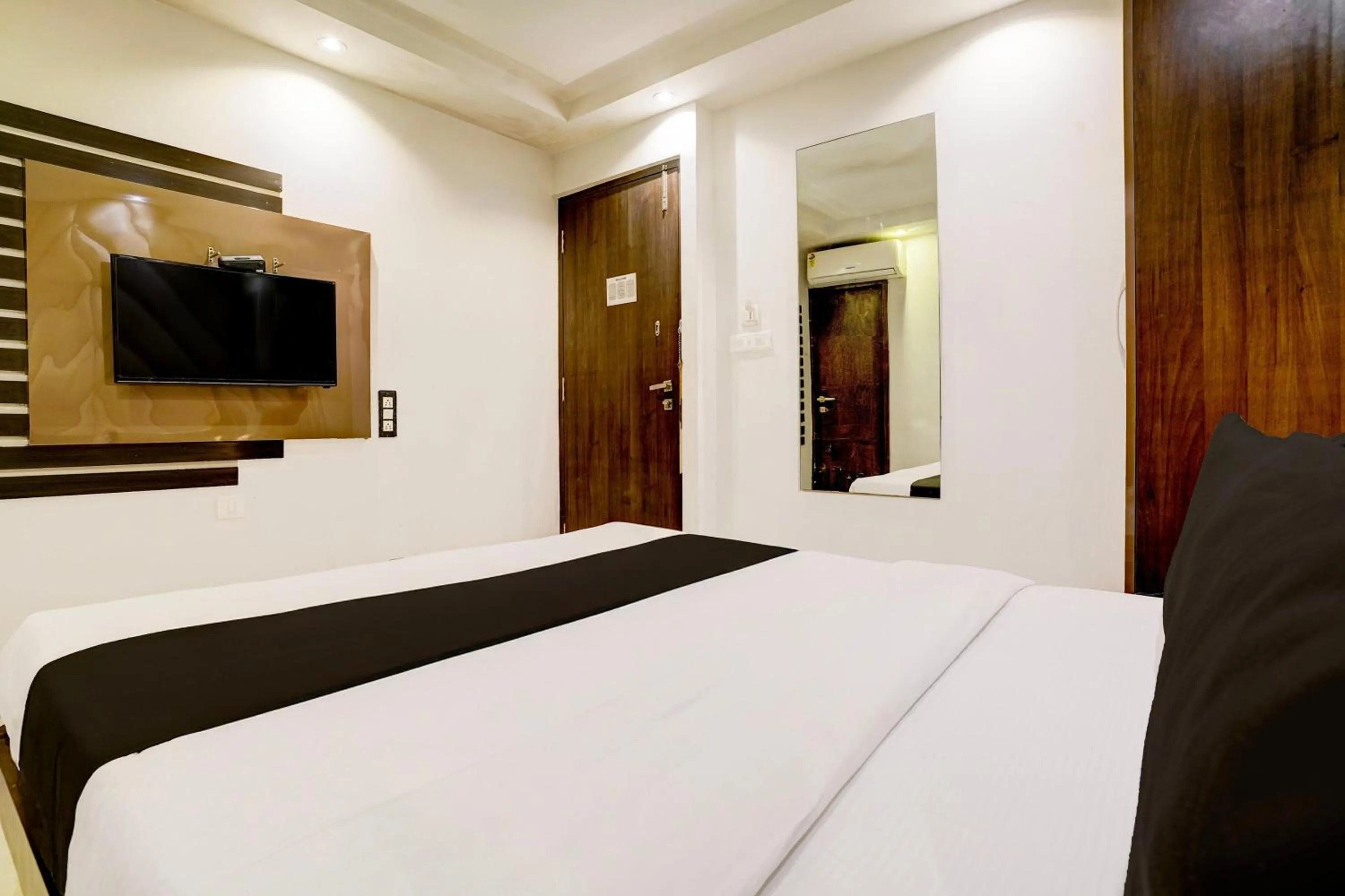 Bedroom, Bed in Super Hotel O Mumbai Central Formerly Park Palace