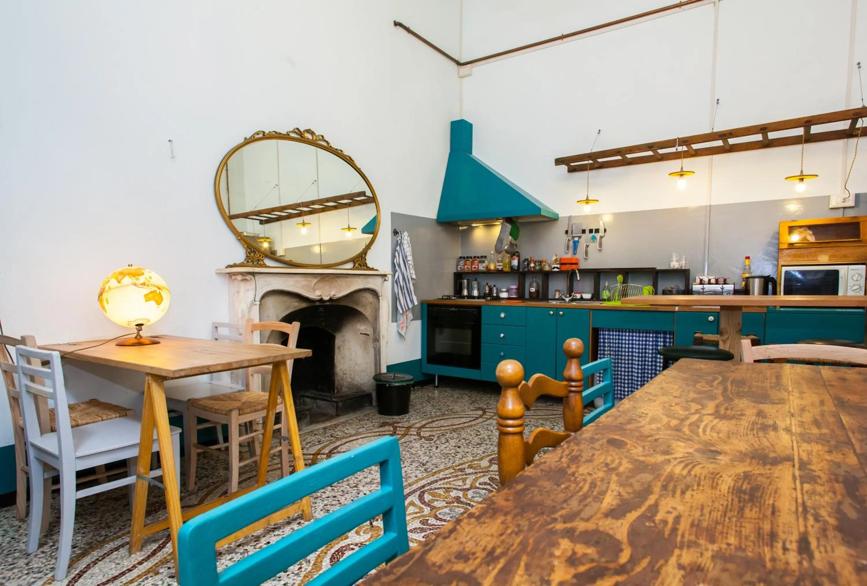 Kitchen or kitchenette in OStellin Genova Hostel