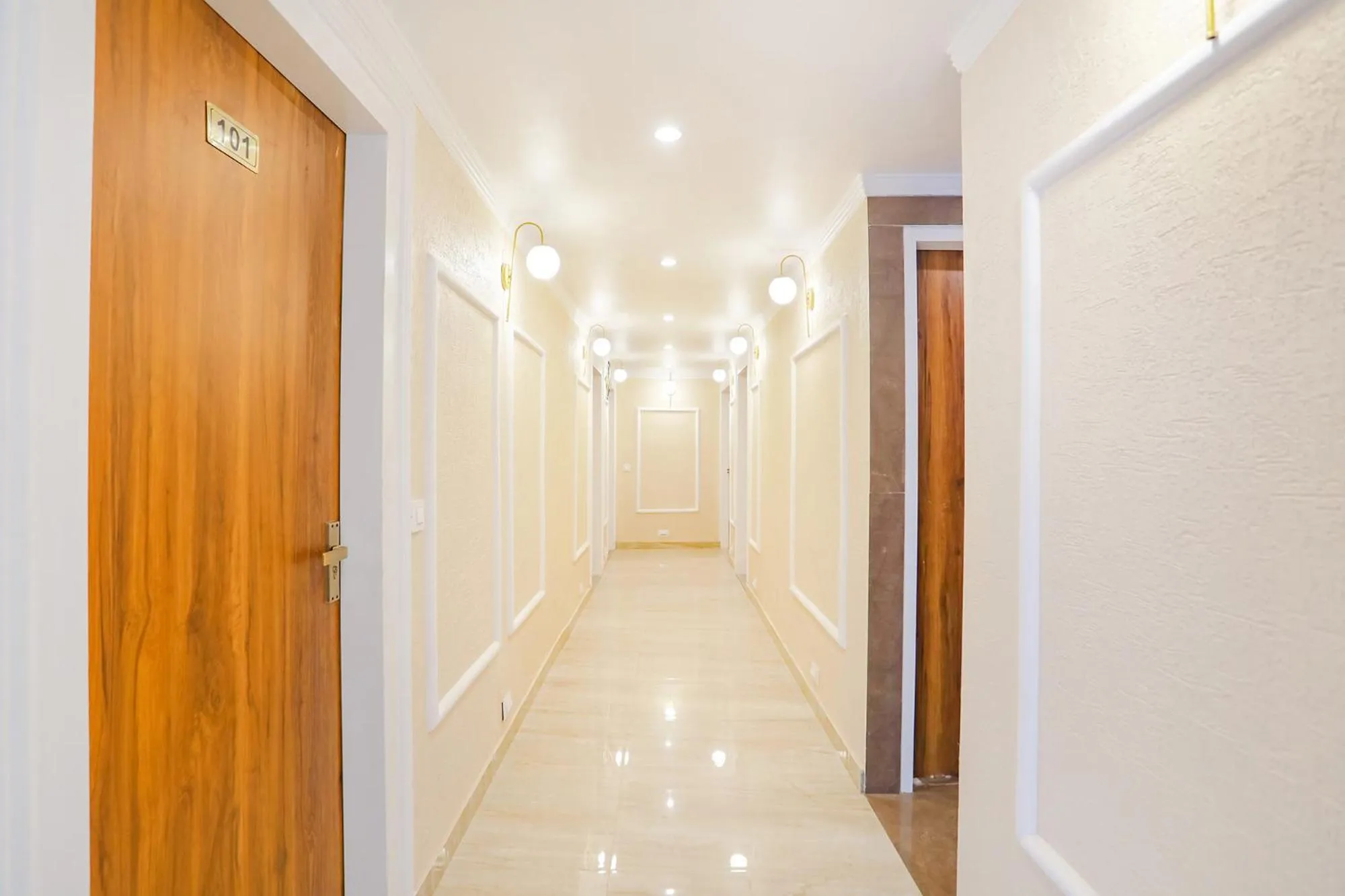 wardrobe in hotel-montreal rishikesh madhuban inn