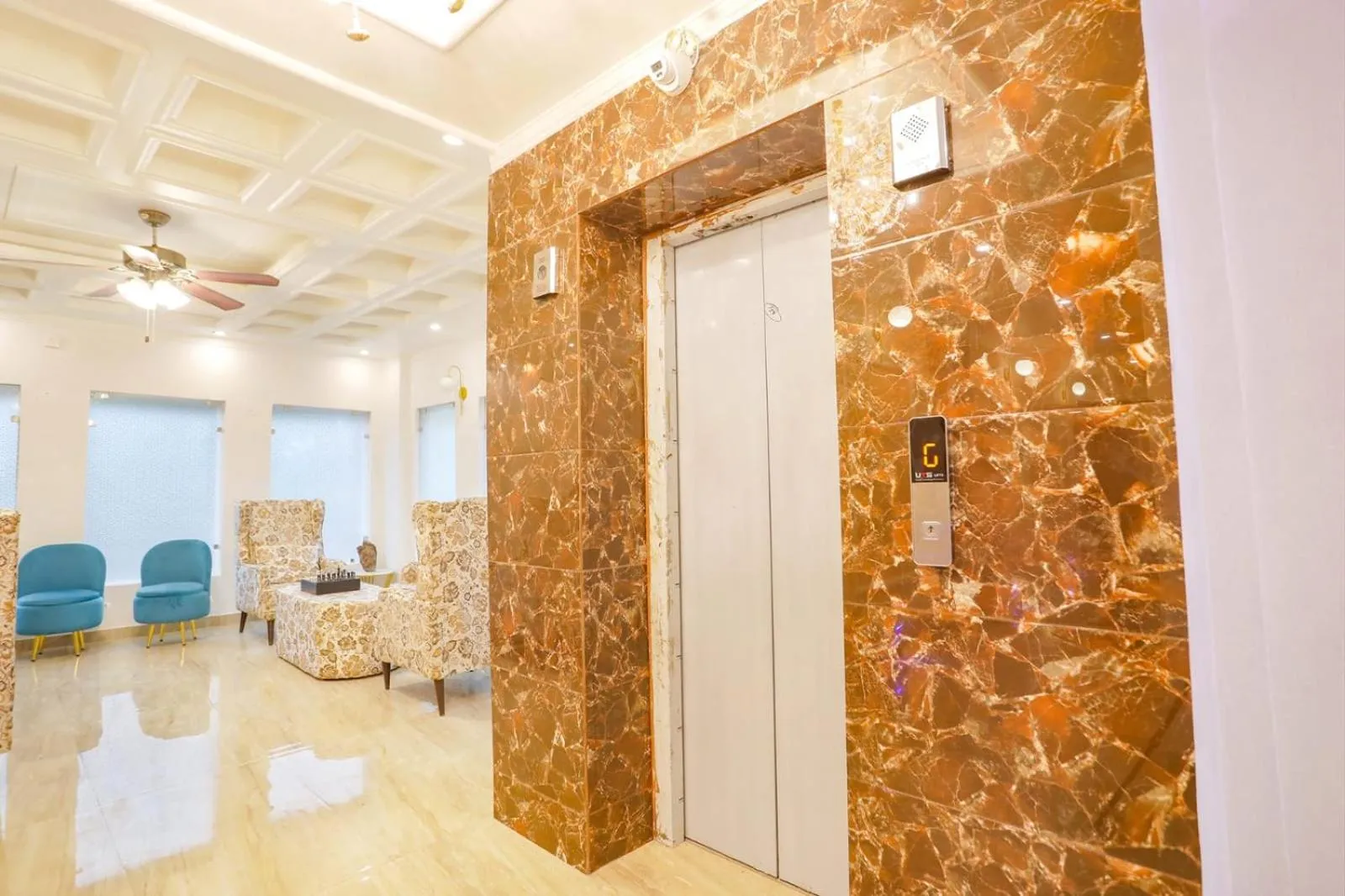 elevator in hotel-montreal rishikesh madhuban inn