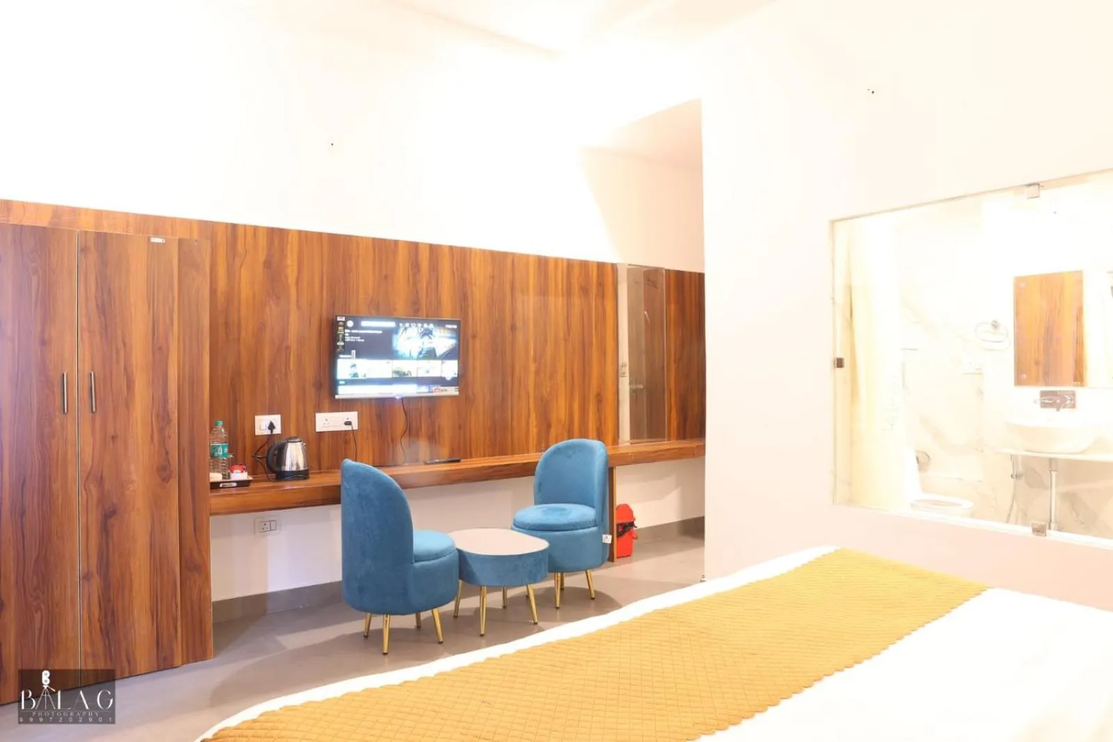 hair dresser in hotel-montreal rishikesh madhuban inn