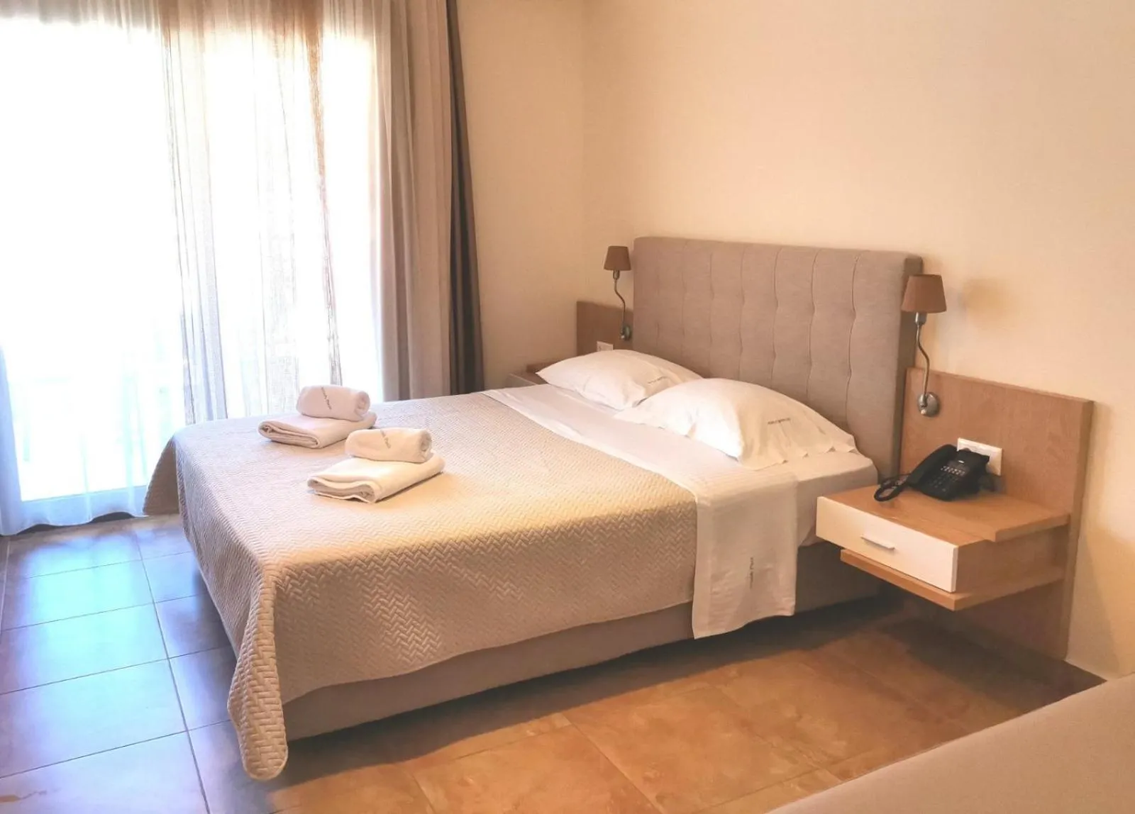 Photo of the whole room, Bed in Artemis Plaza