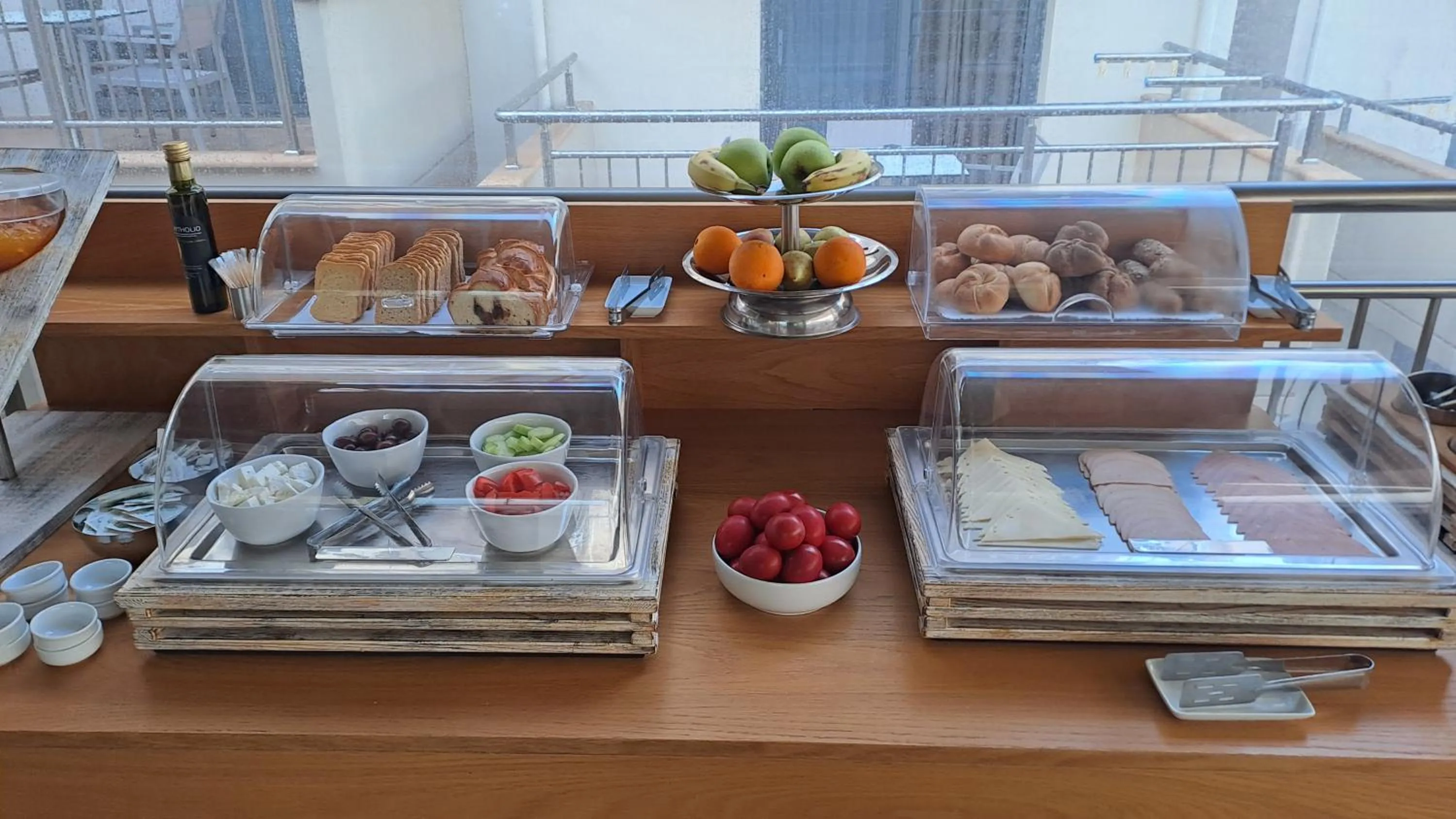 Breakfast in Artemis Plaza