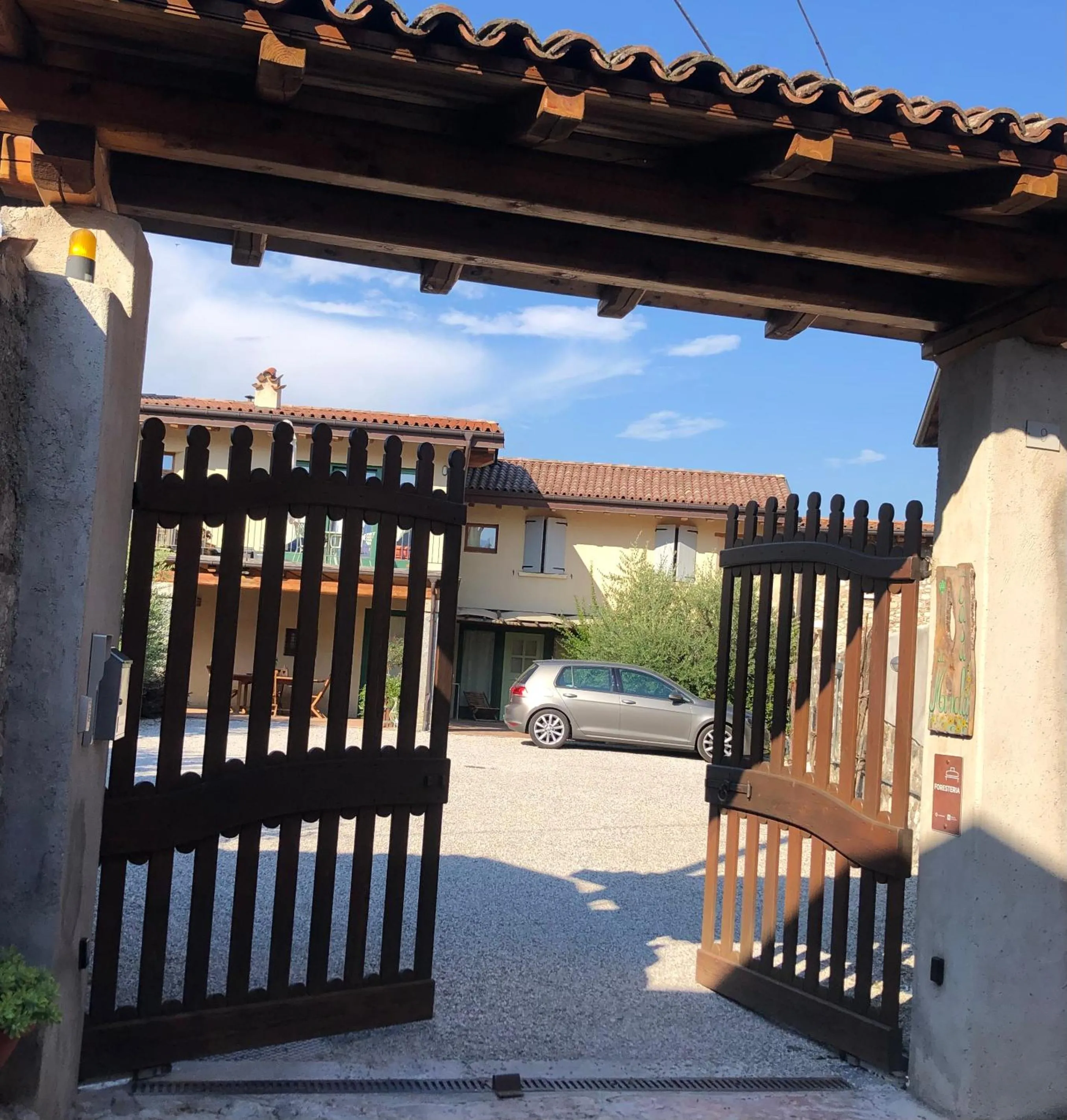 Parking in Il Dosso Holidays Apartment
