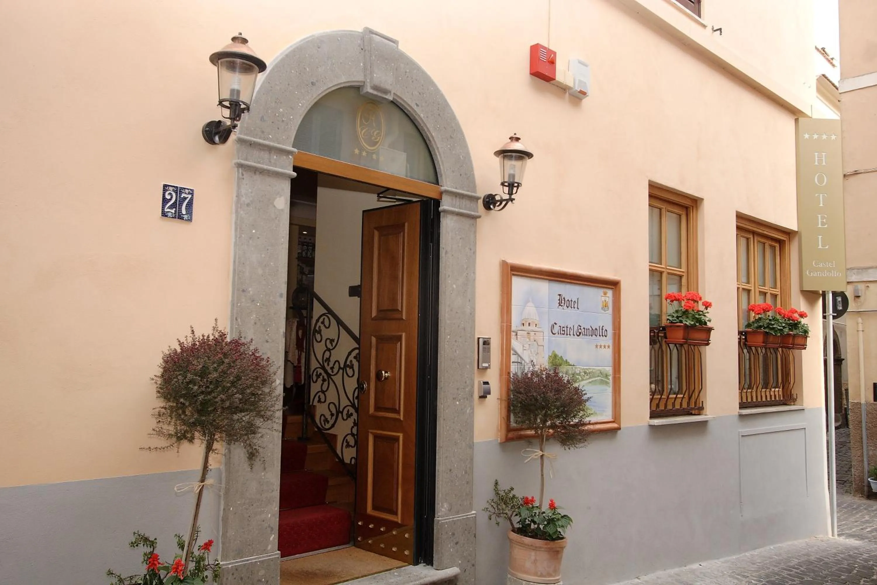 Facade/entrance in Hotel Castel Gandolfo