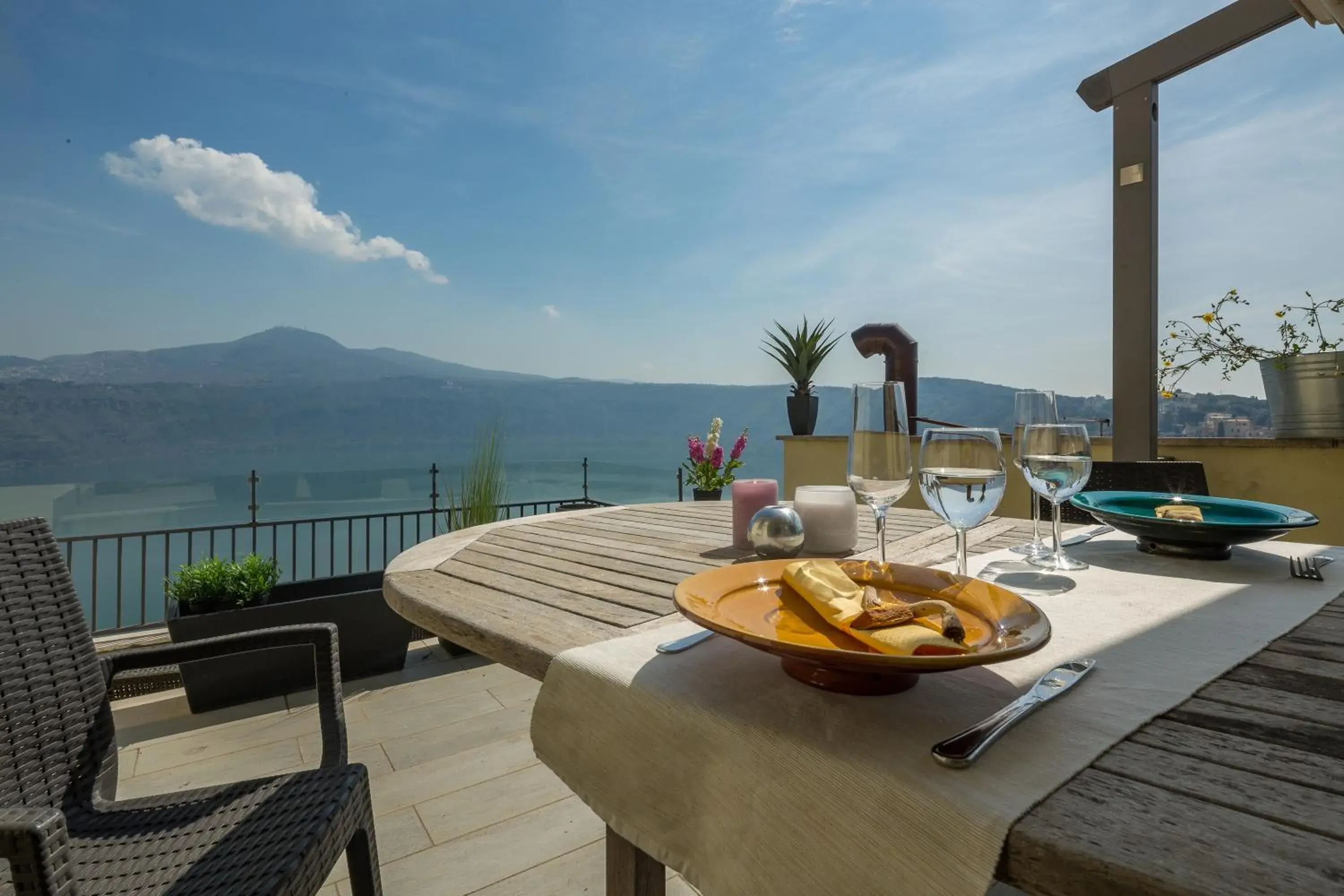 Two-Bedroom Apartment with Lake View in Hotel Castel Gandolfo Two-Bedroom Apartment with Lake View in Hotel Castel Gandolfo