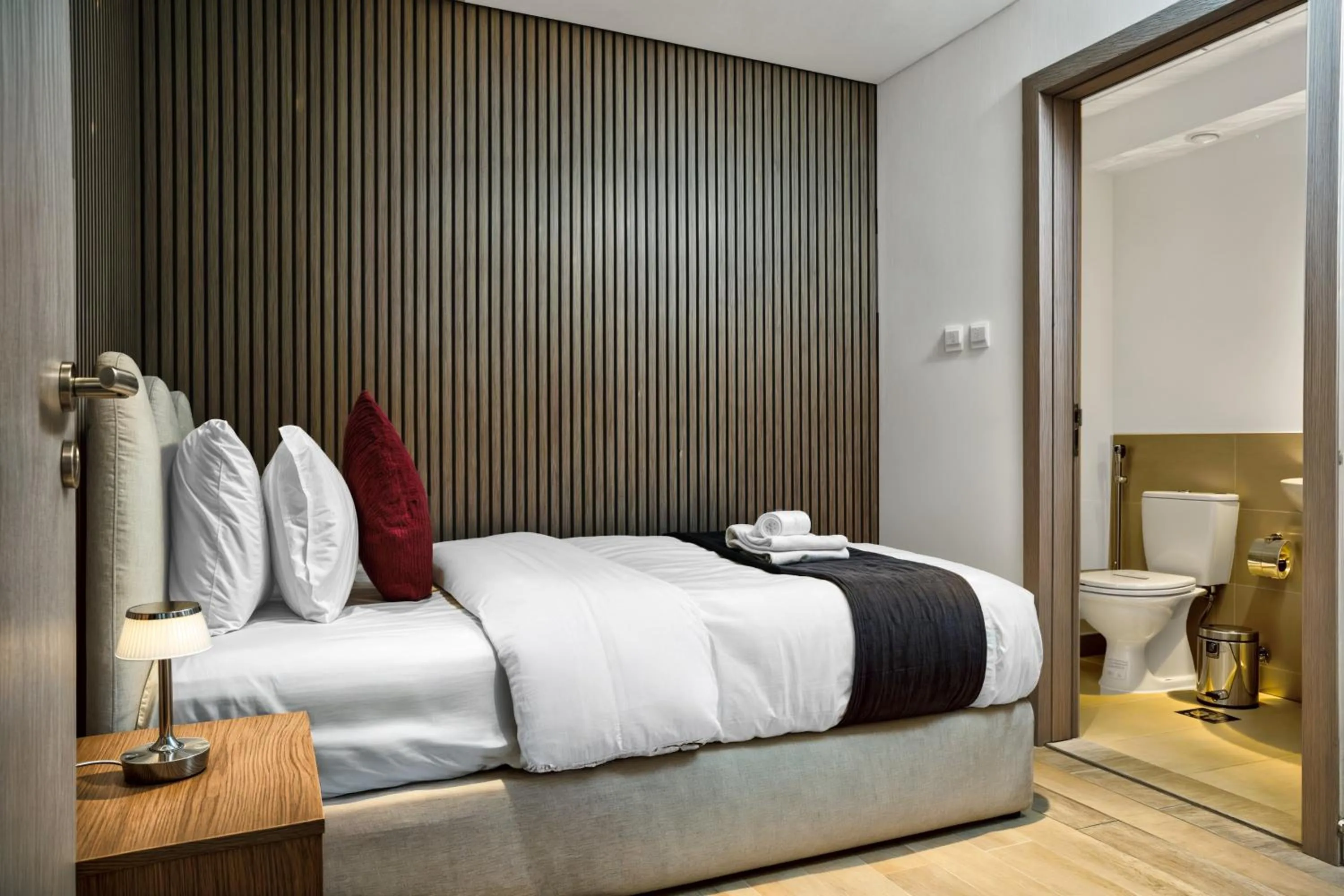 Toilet, Bed in Desert Key - Perfectly Located Yas Island Premier Apts