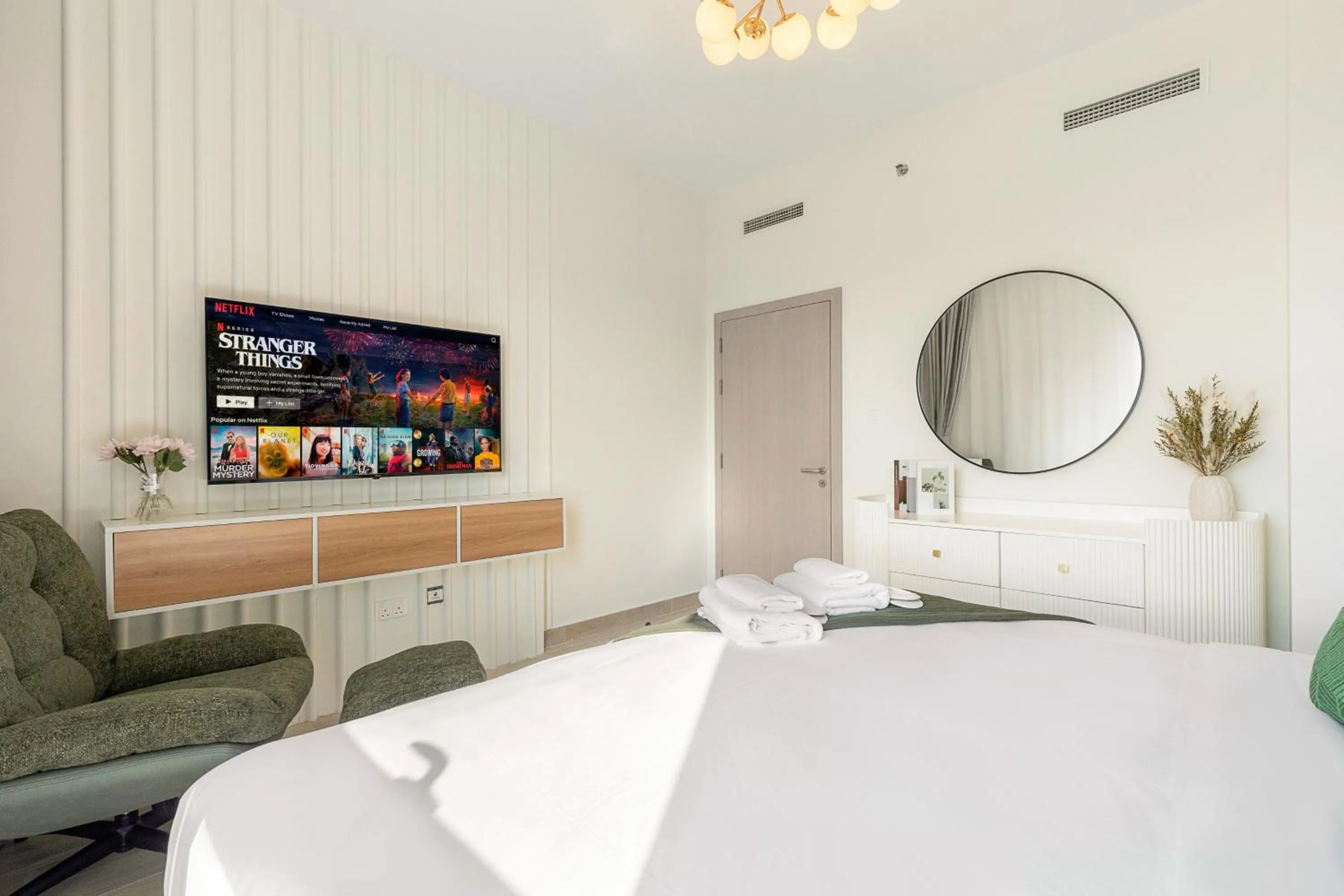 Bedroom, Bed in Desert Key - Perfectly Located Yas Island Premier Apts