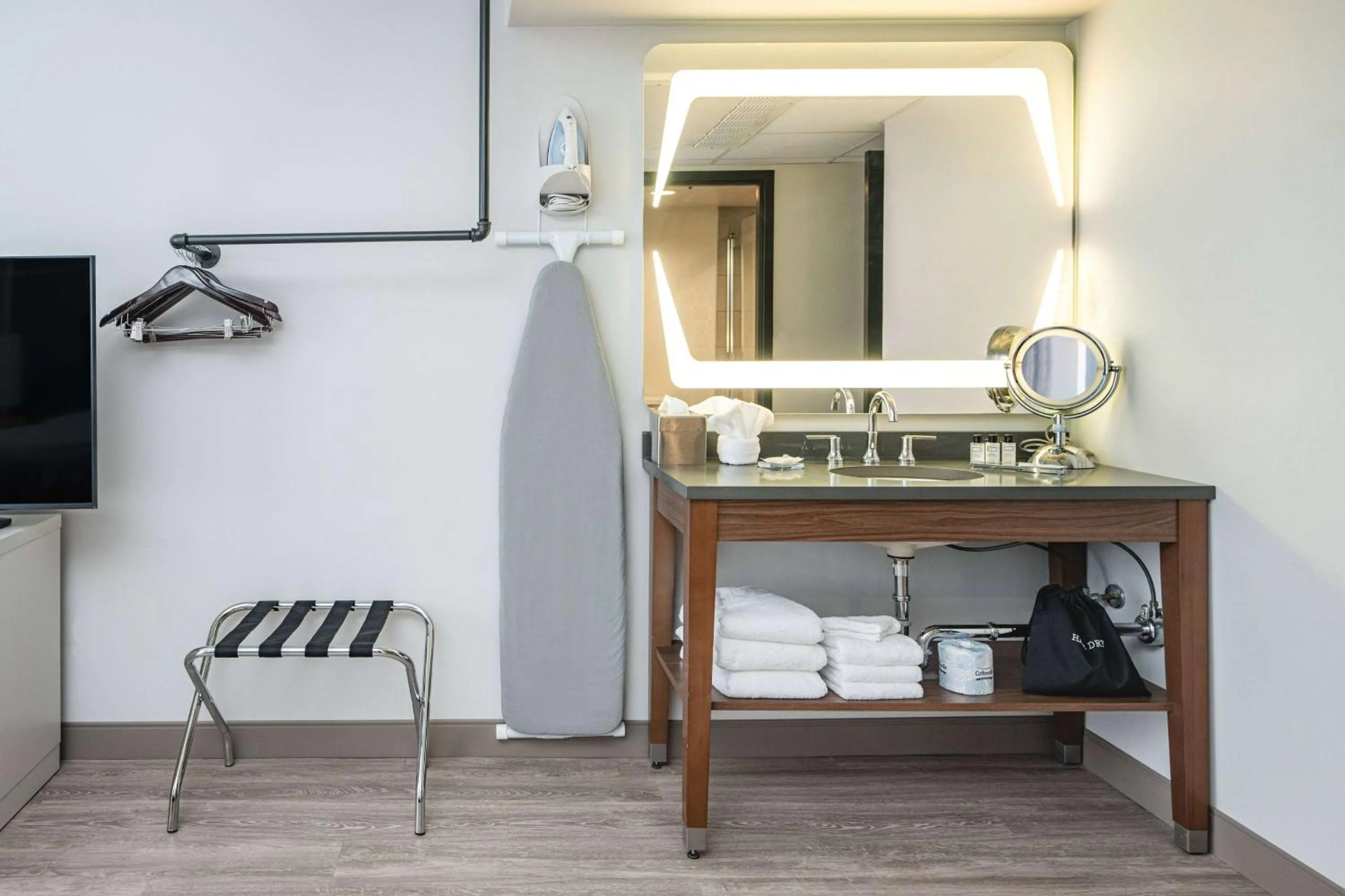 Photo of the whole room in Wyndham Fort Smith City Center