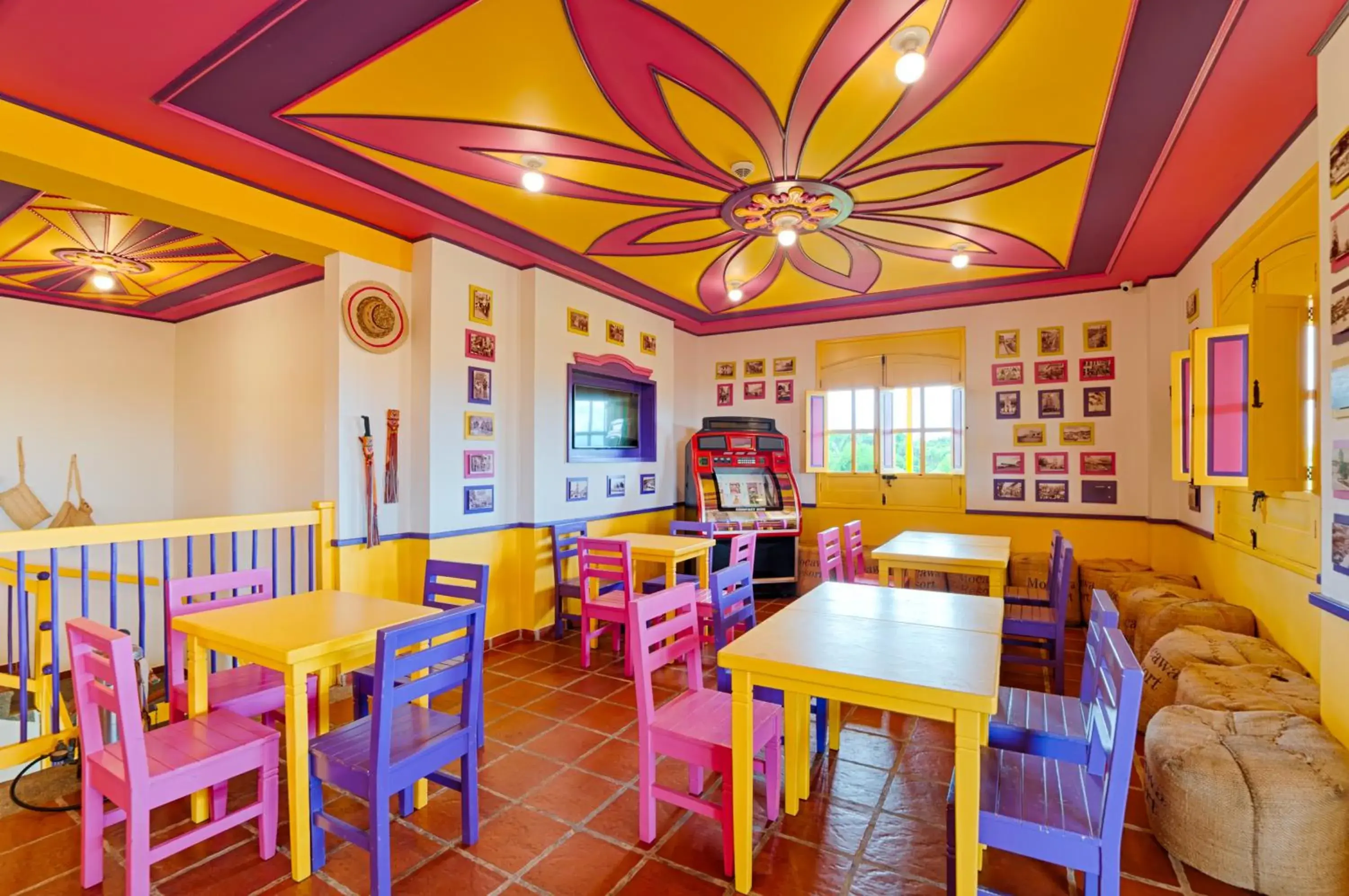 Lounge or bar in Hotel Mocawa Resort Lounge or bar in Hotel Mocawa Resort