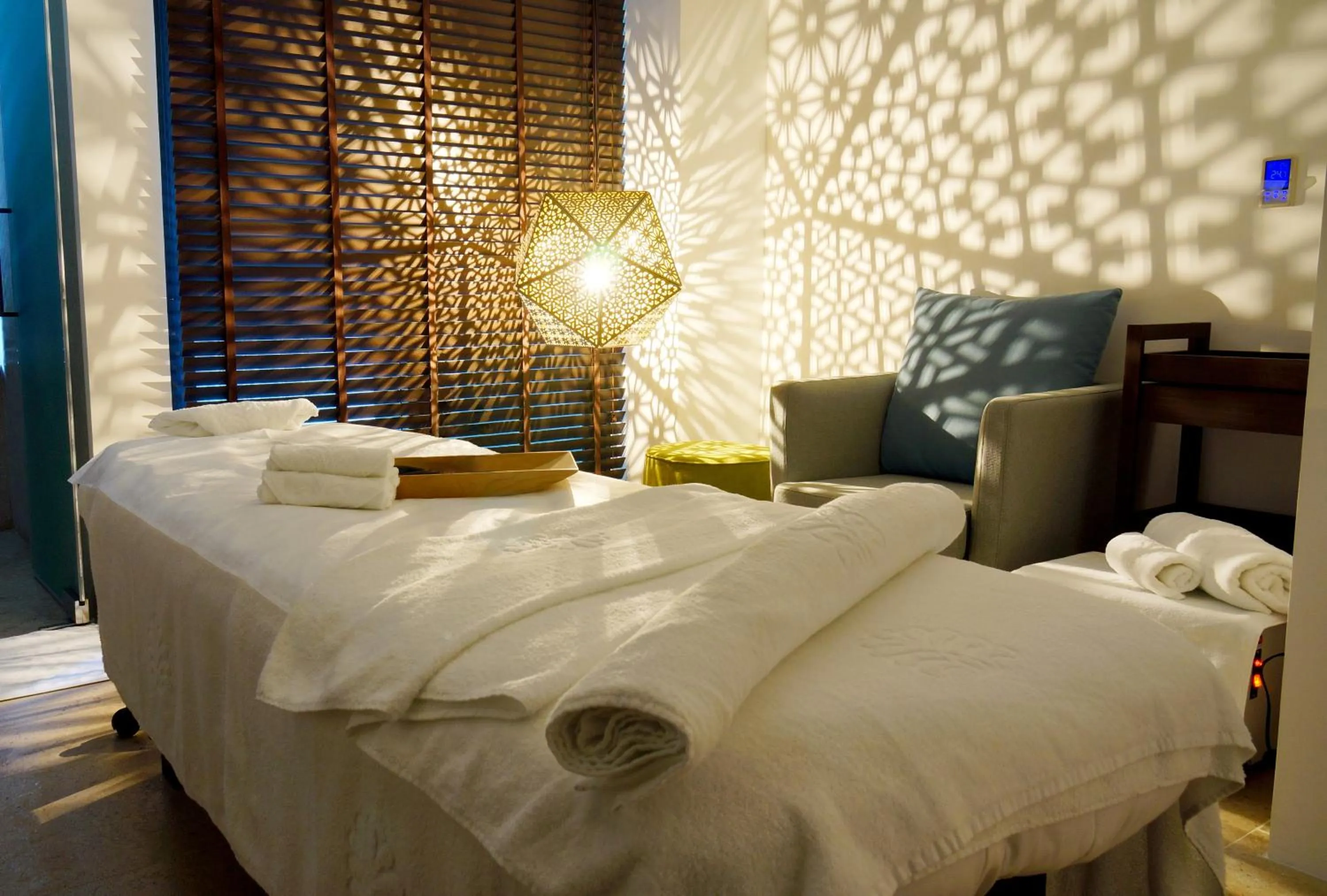 Massage, Bed in Hotel Royal Beitou