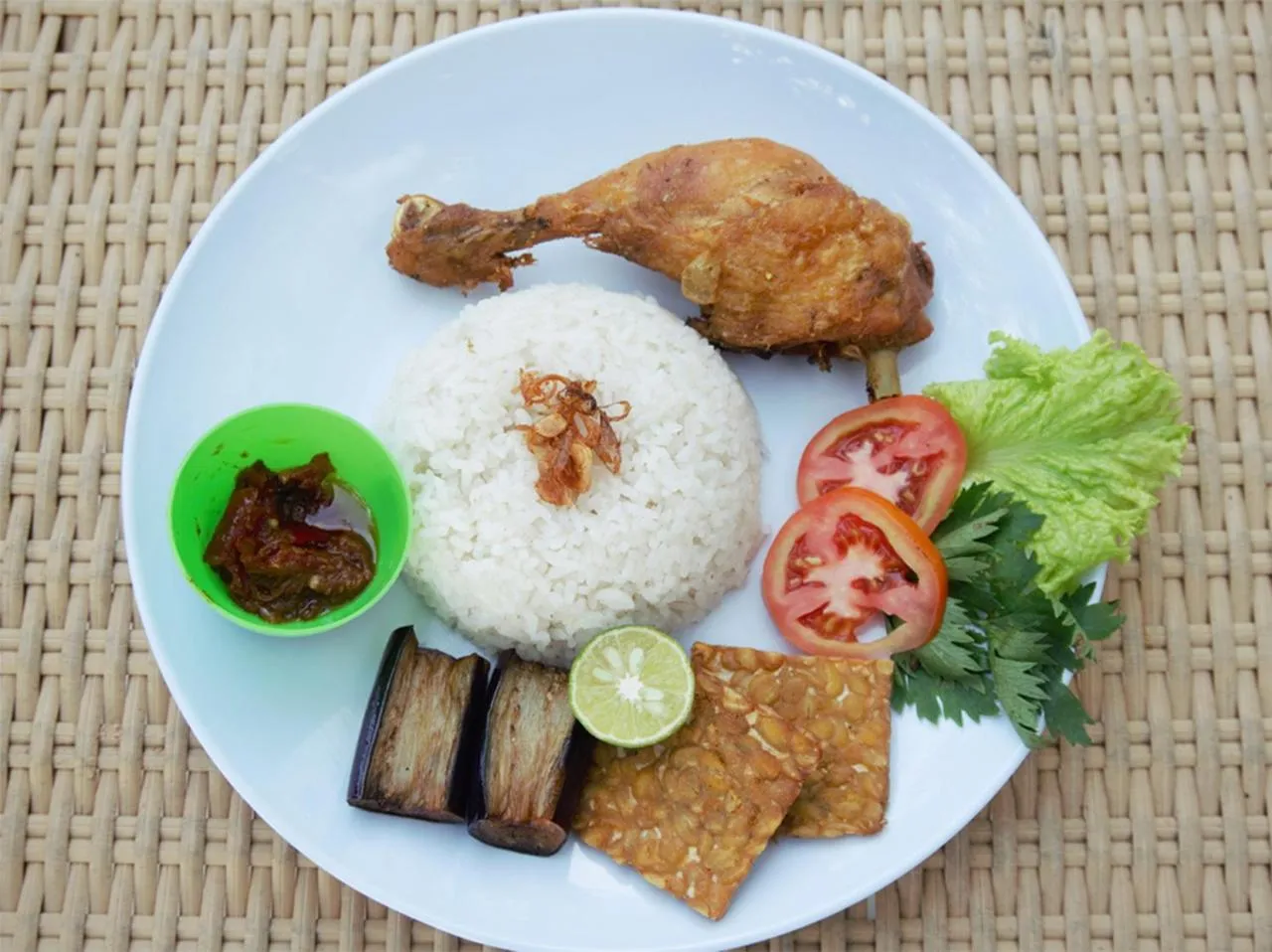 Restaurant/places to eat in Singaraja Beach Hotel