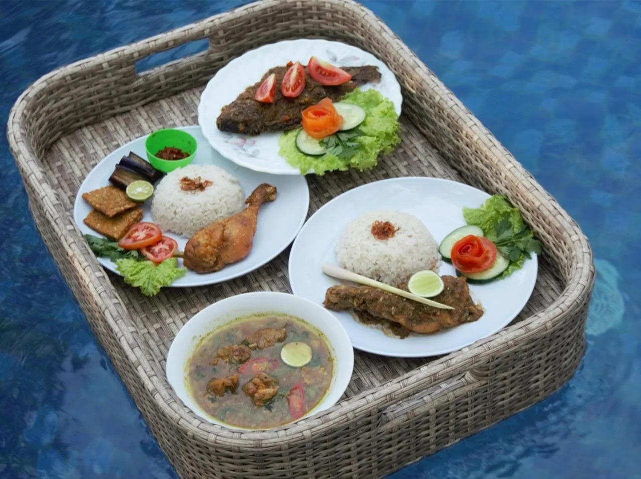 Restaurant/places to eat in Singaraja Beach Hotel
