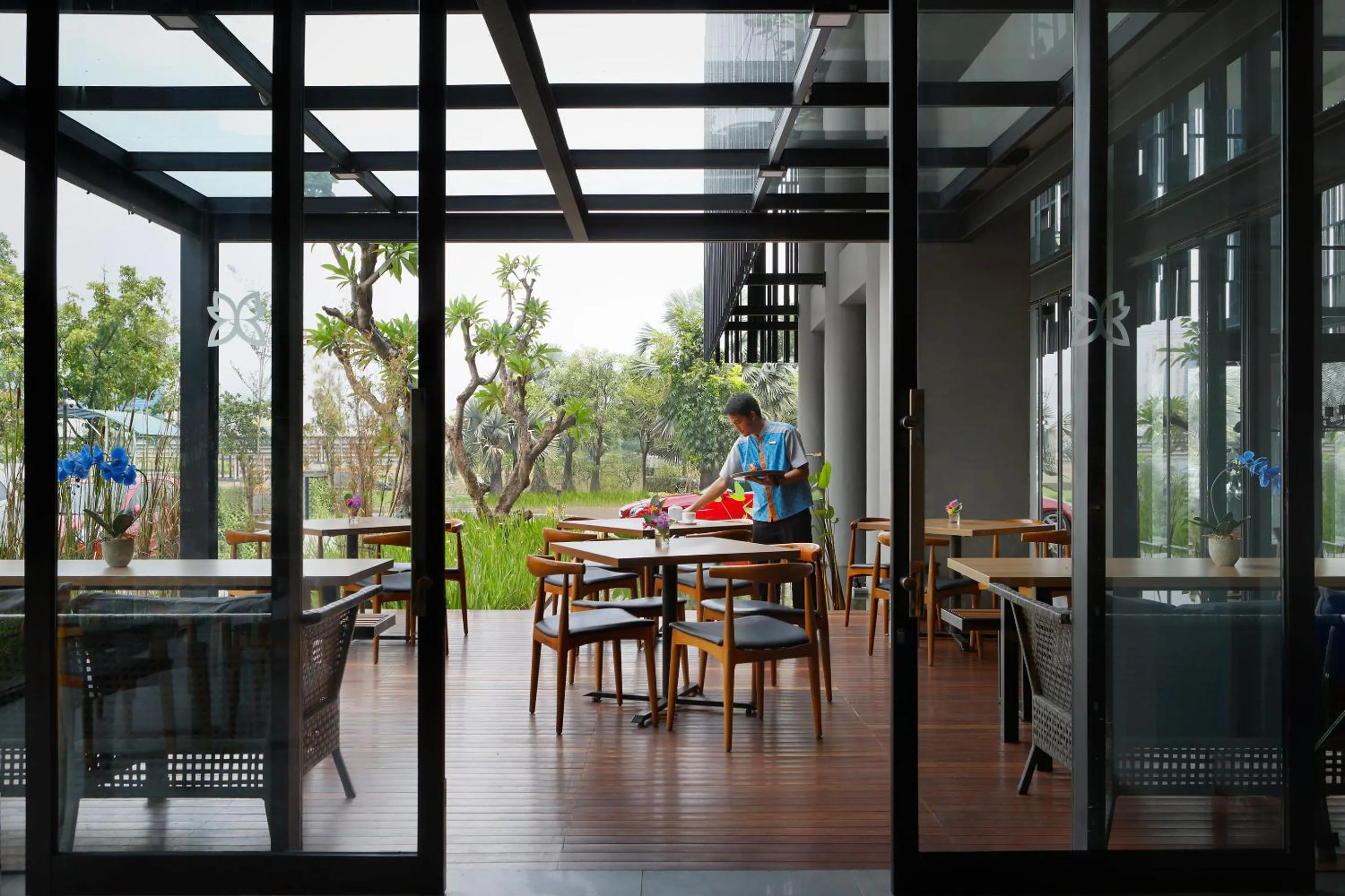 Restaurant/places to eat in BATIQA Hotel Jababeka Cikarang