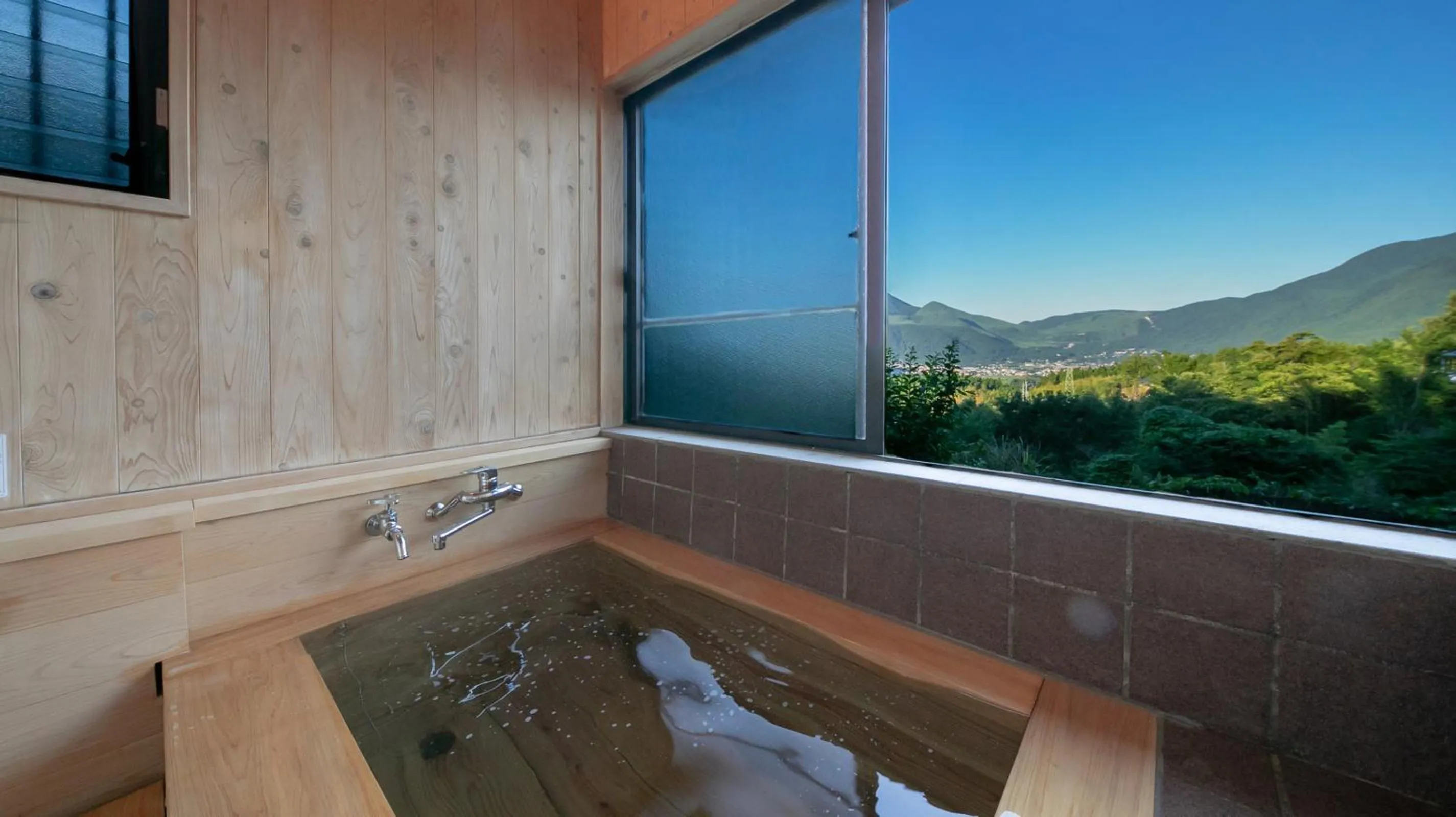 Hot Spring Bath in Yufuin Tsubaki