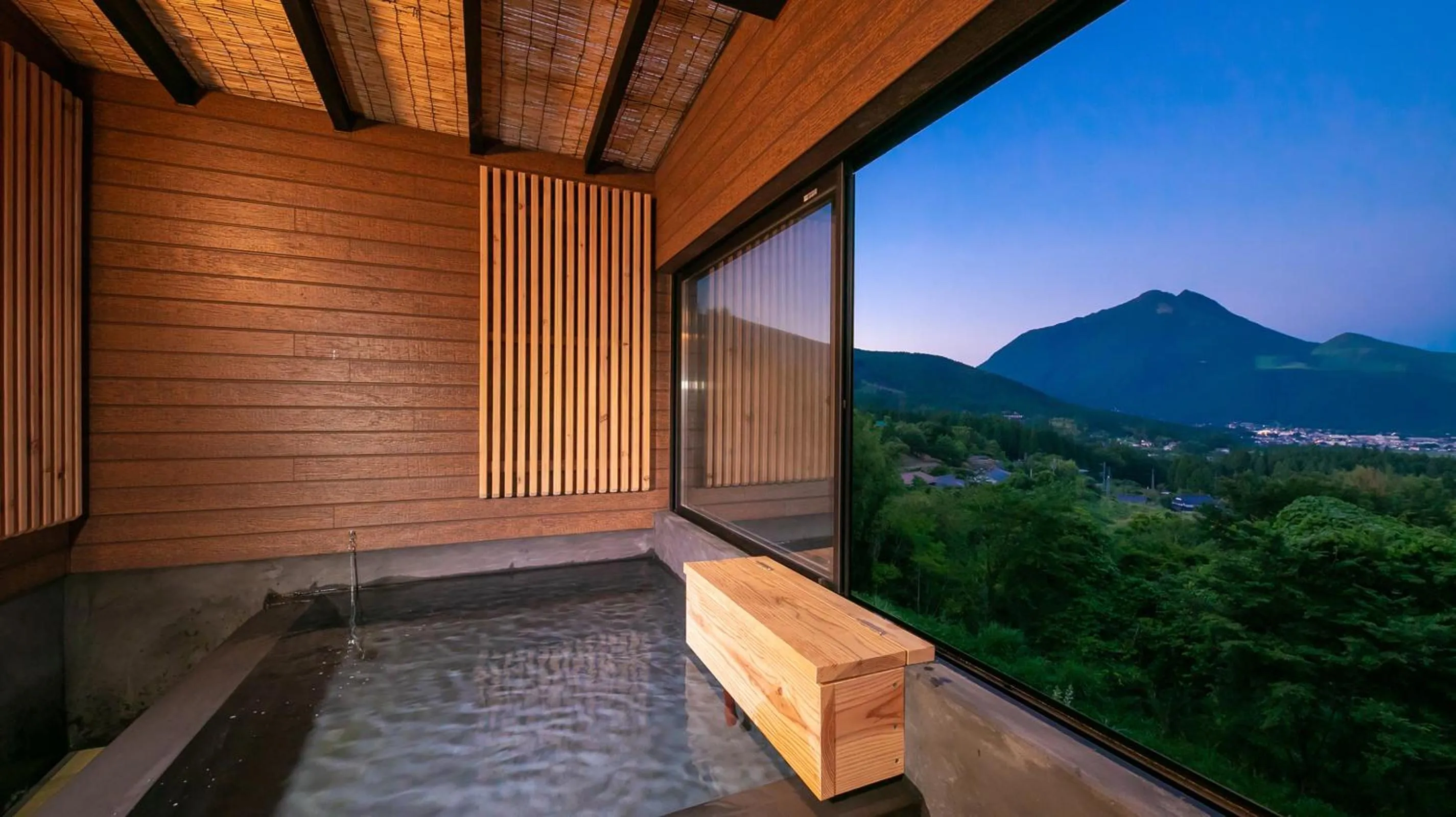 Hot Spring Bath in Yufuin Tsubaki