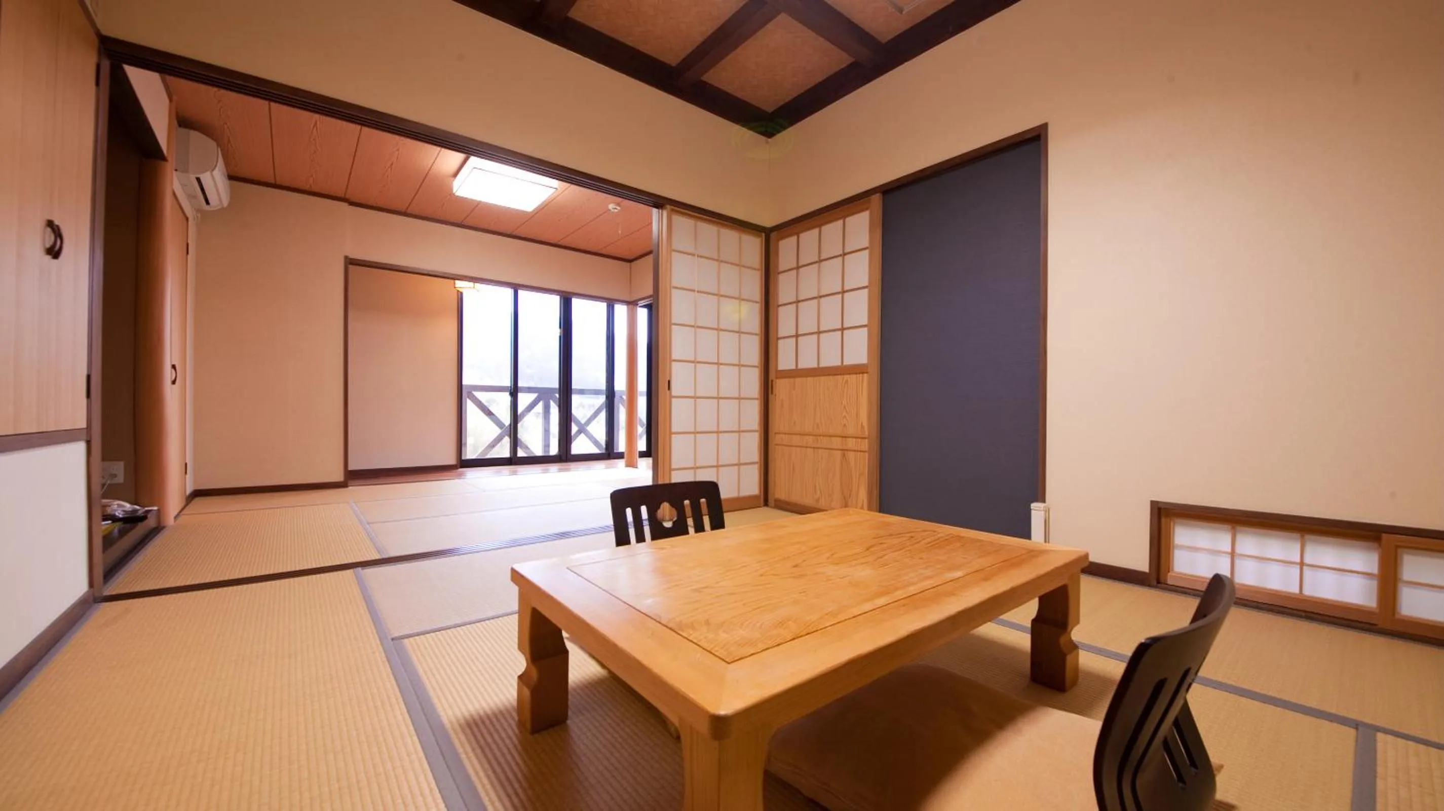 Photo of the whole room in Yufuin Tsubaki