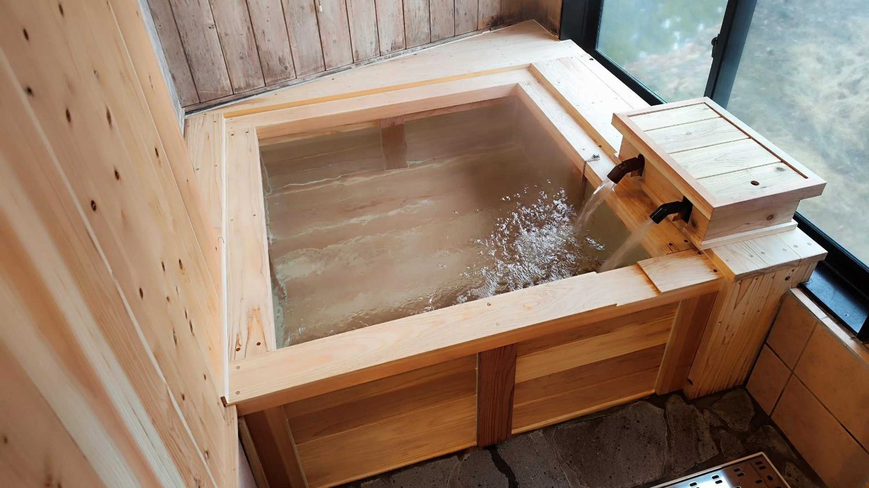 Hot Spring Bath in Yufuin Tsubaki