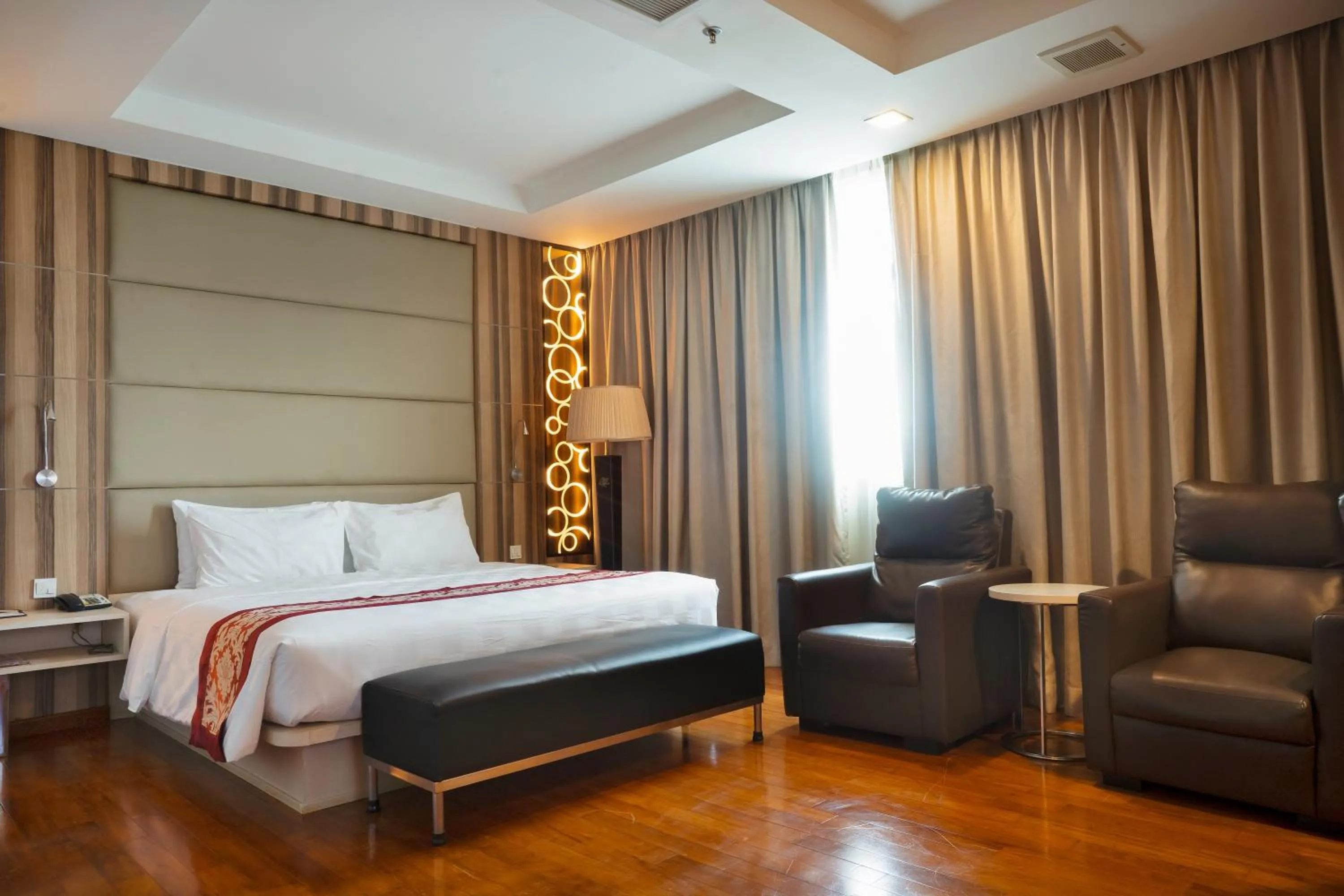 Bed in Nagoya Hill Hotel Batam