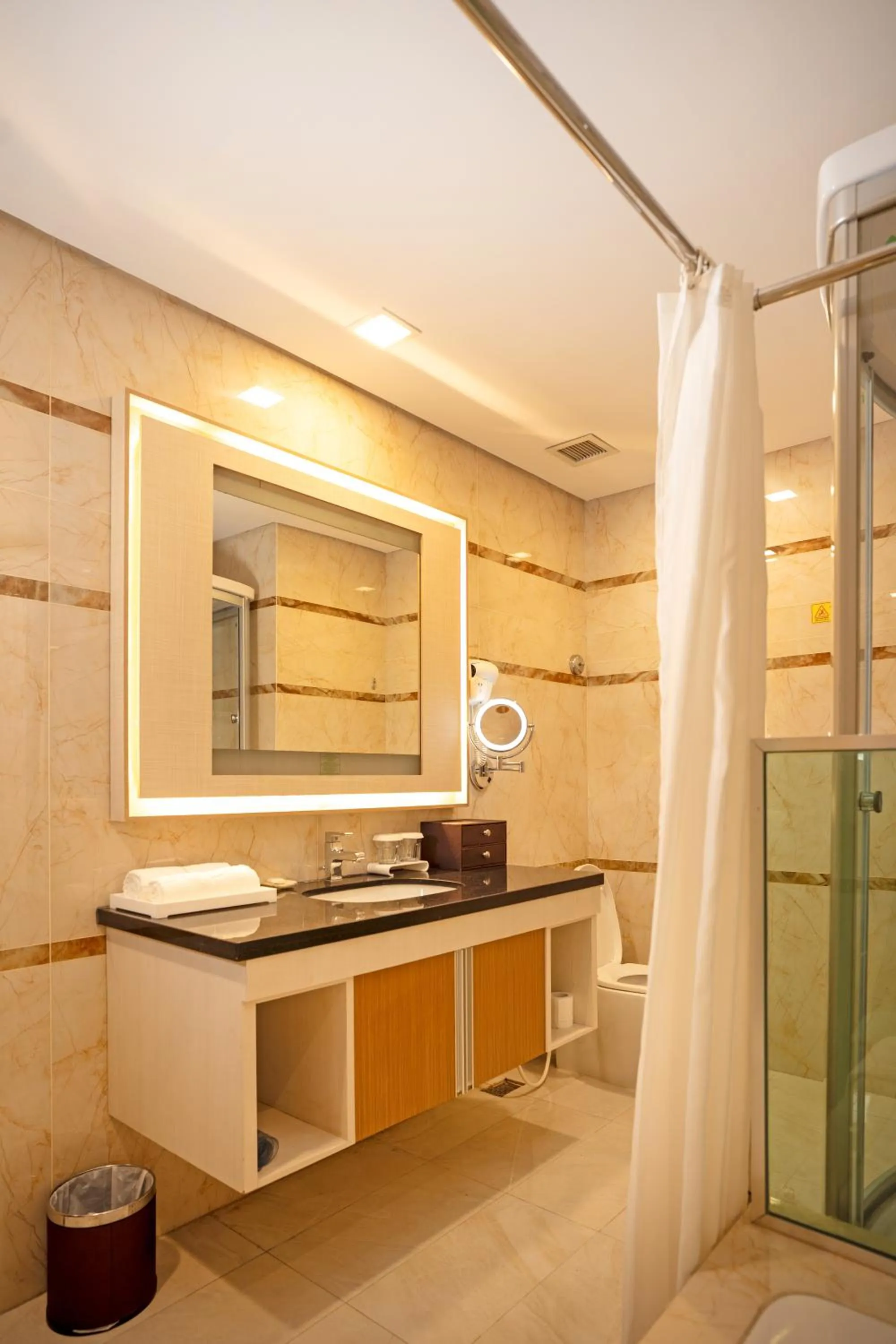 Bathroom in Nagoya Hill Hotel Batam