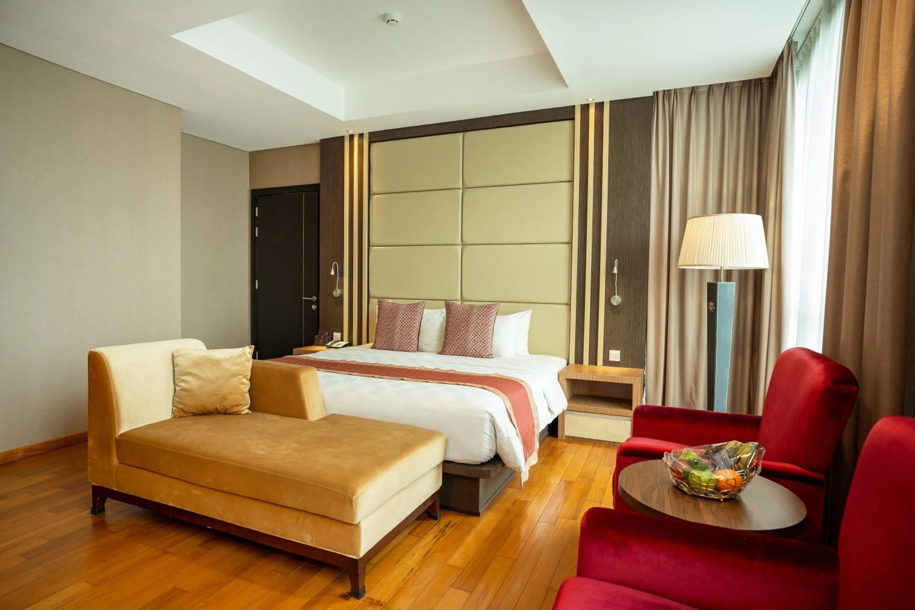 Bed in Nagoya Hill Hotel Batam