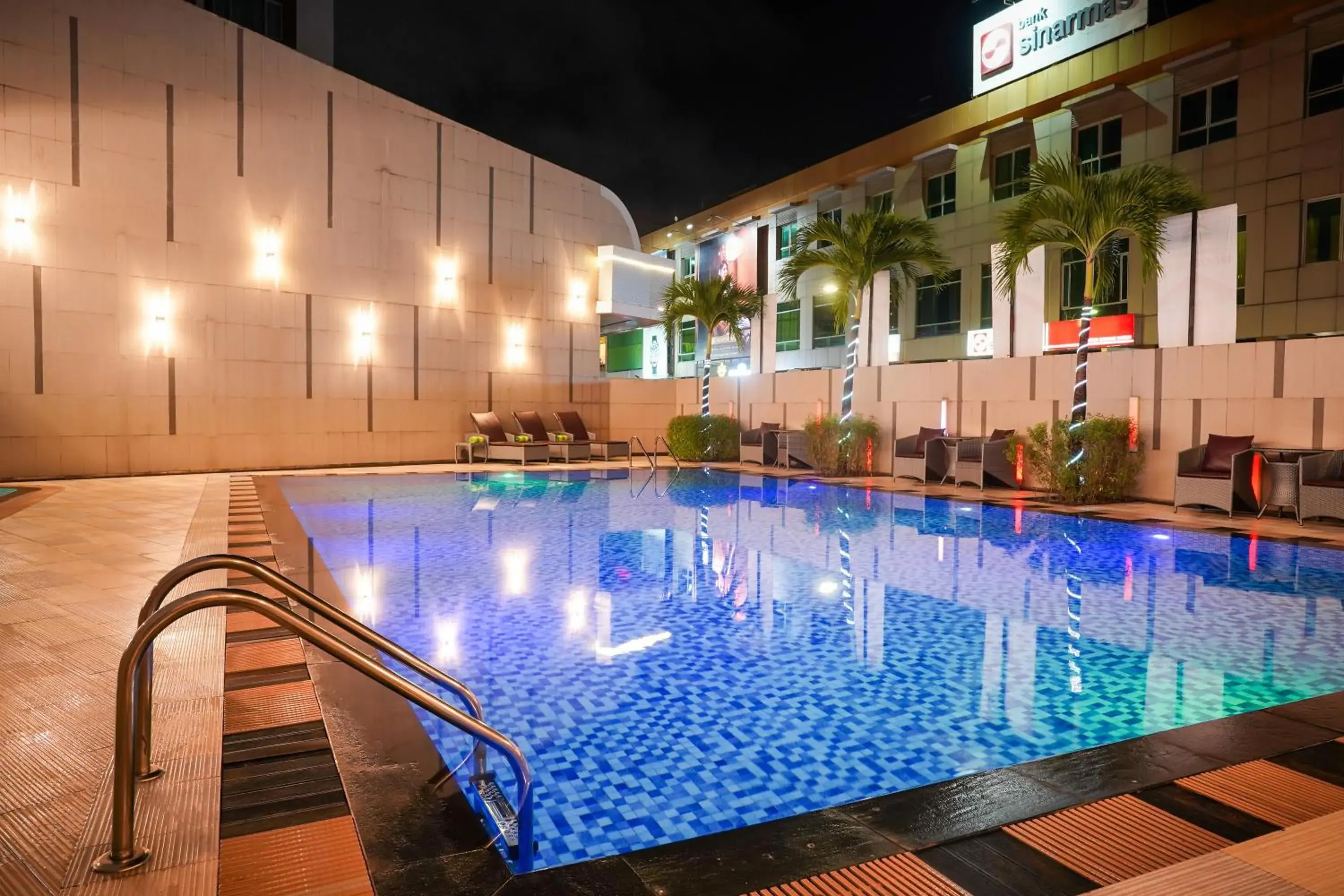 Swimming pool in Nagoya Hill Hotel Batam Swimming pool in Nagoya Hill Hotel Batam