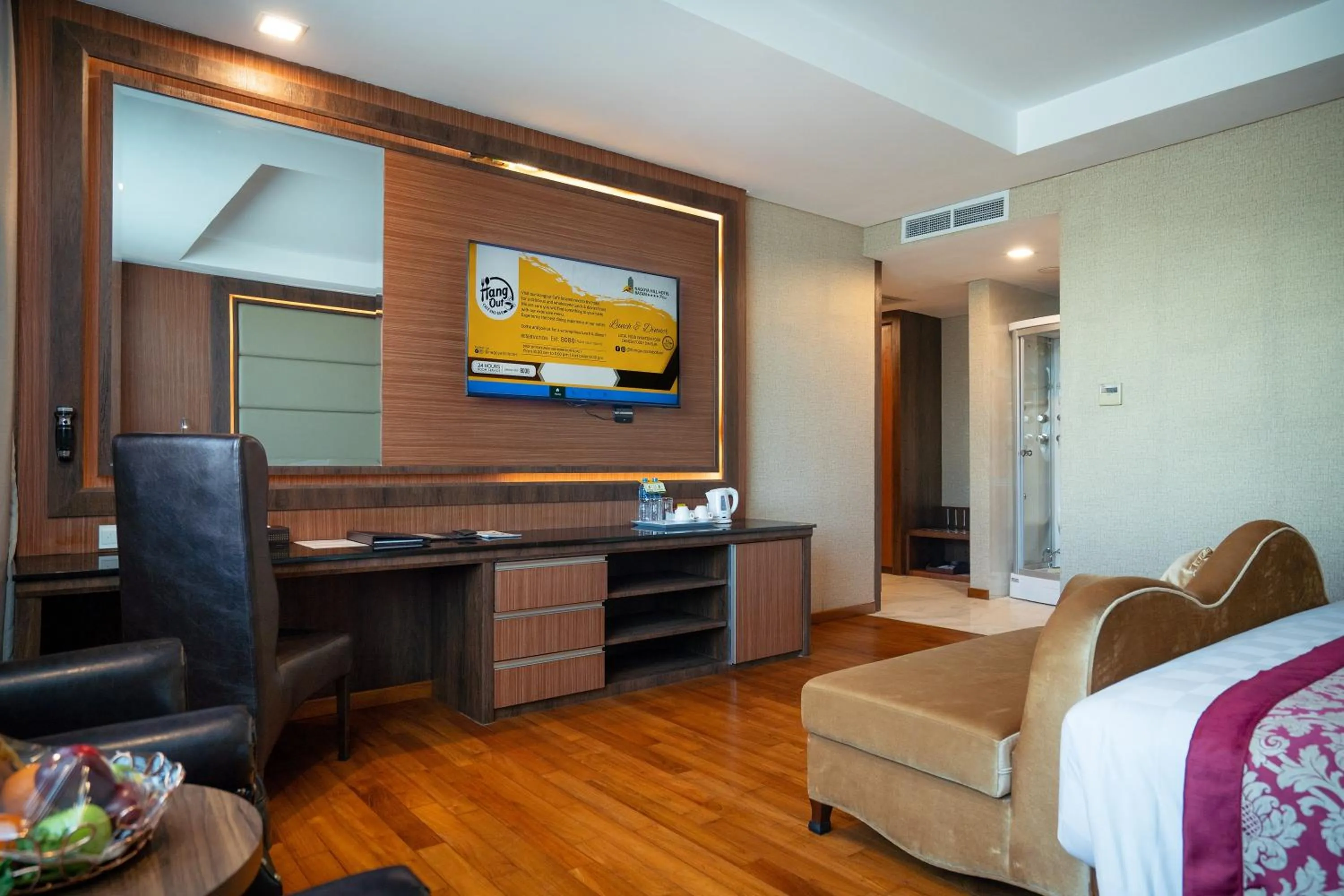 Bed in Nagoya Hill Hotel Batam