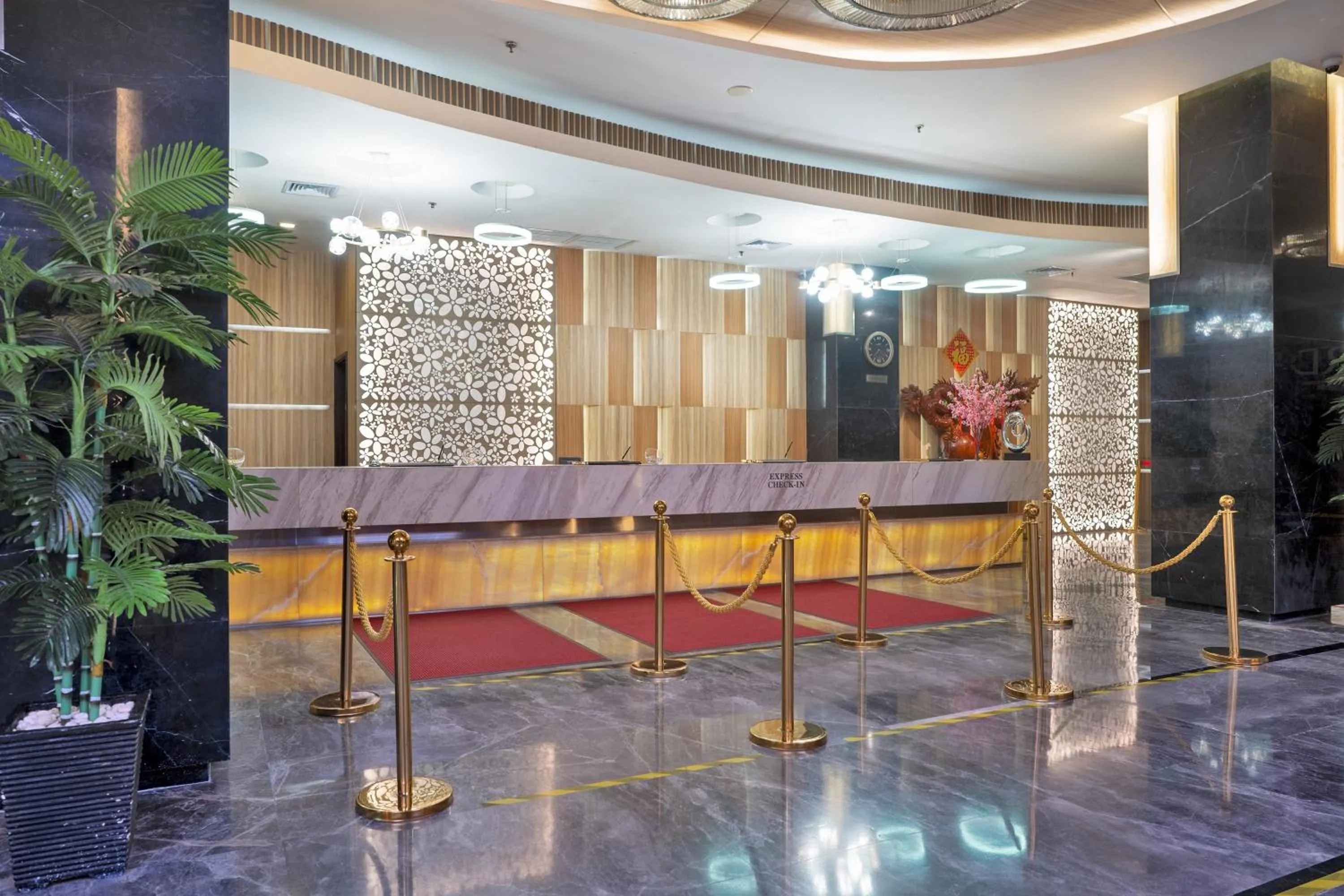 Lobby or reception in Nagoya Hill Hotel Batam